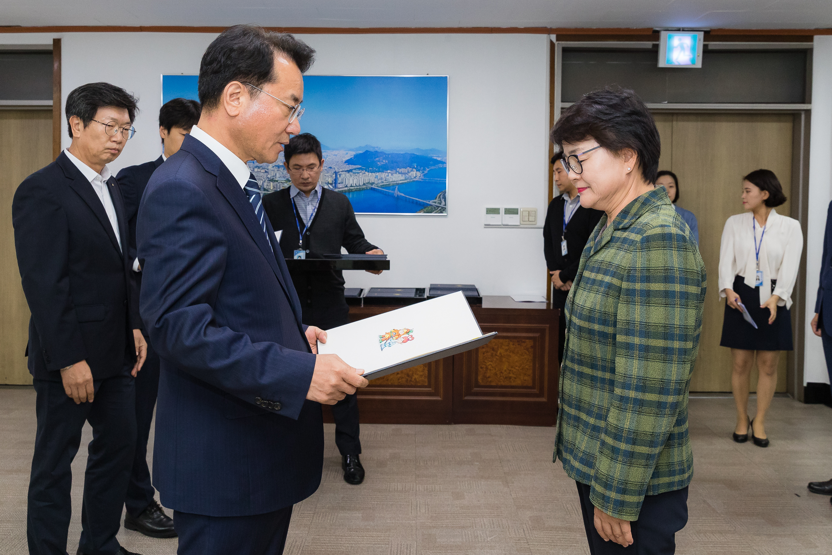20181005-5급 이하 공무원 임용장 수여식 176161.jpg