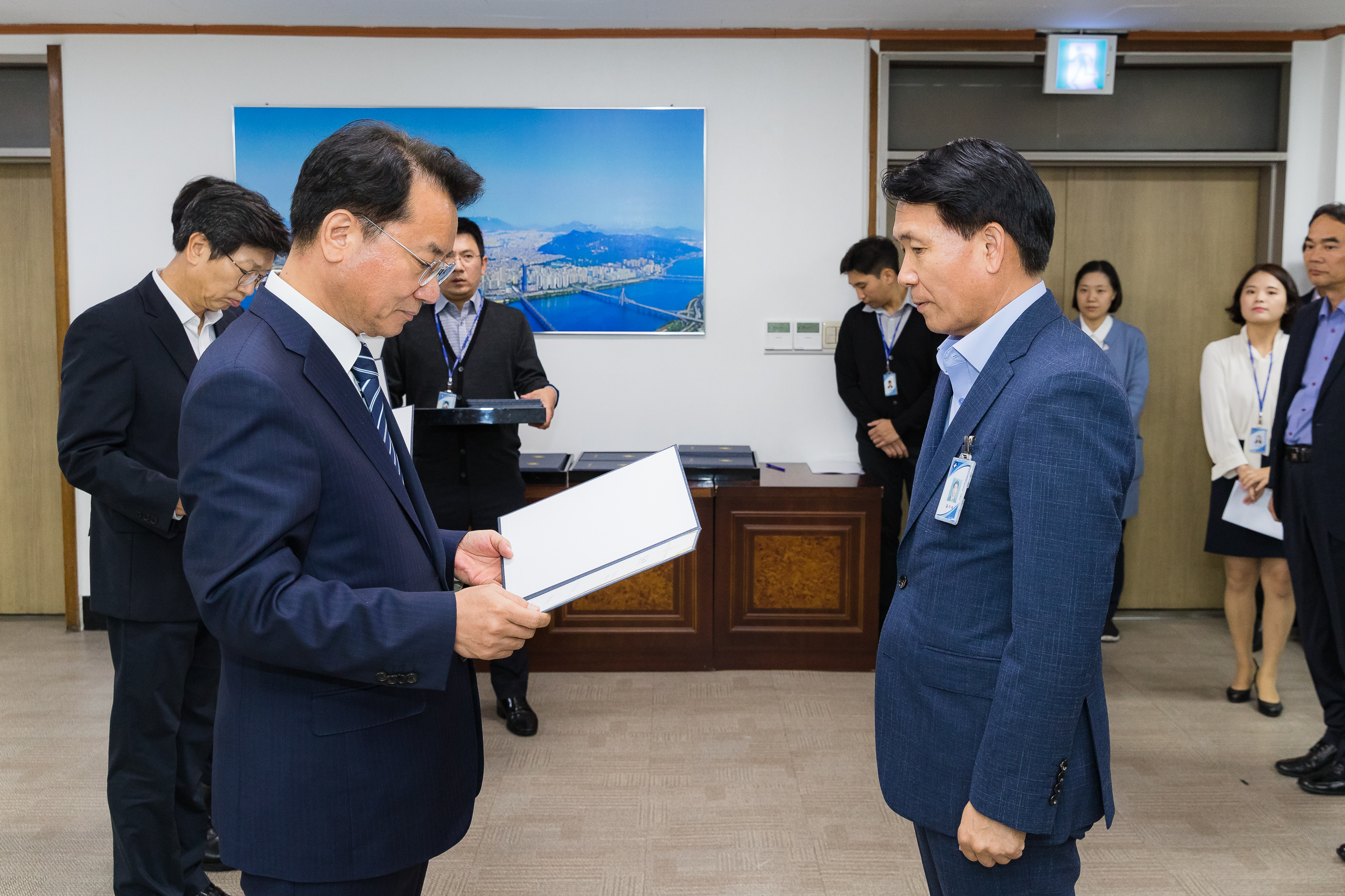 20181005-5급 이하 공무원 임용장 수여식 176164.jpg
