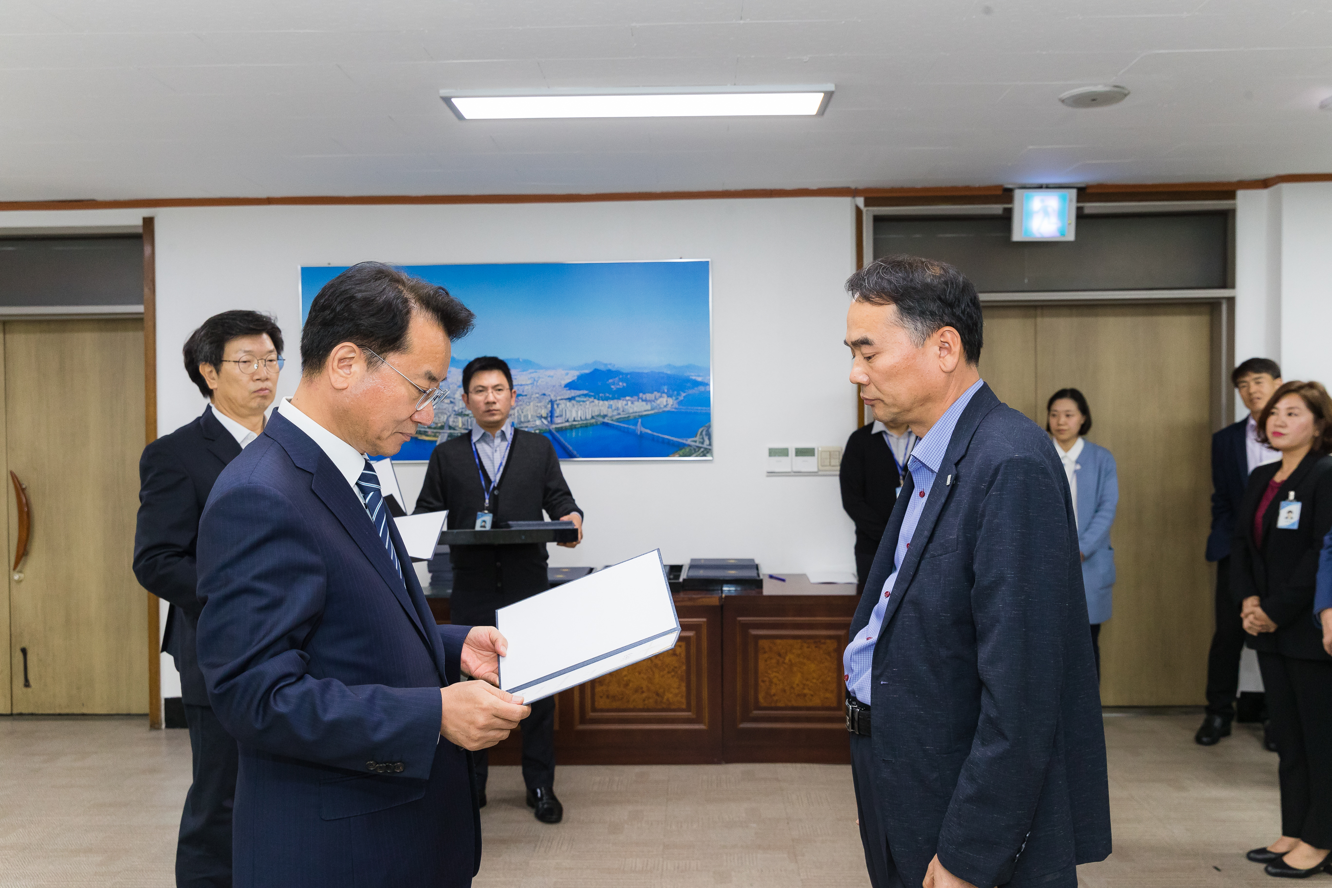 20181005-5급 이하 공무원 임용장 수여식 176167.jpg