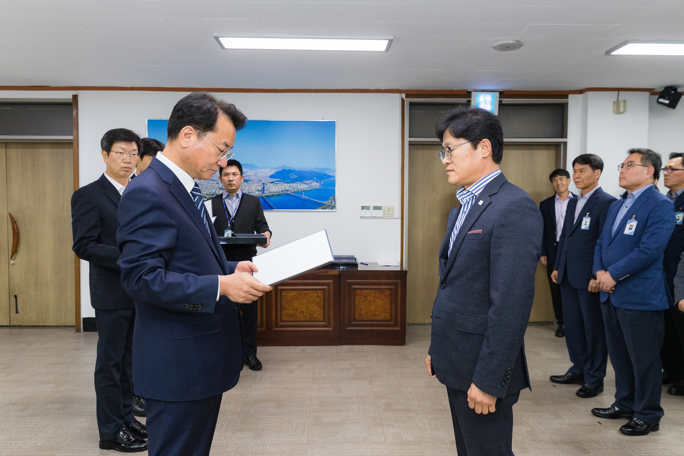 20181005-5급 이하 공무원 임용장 수여식 176174.jpg