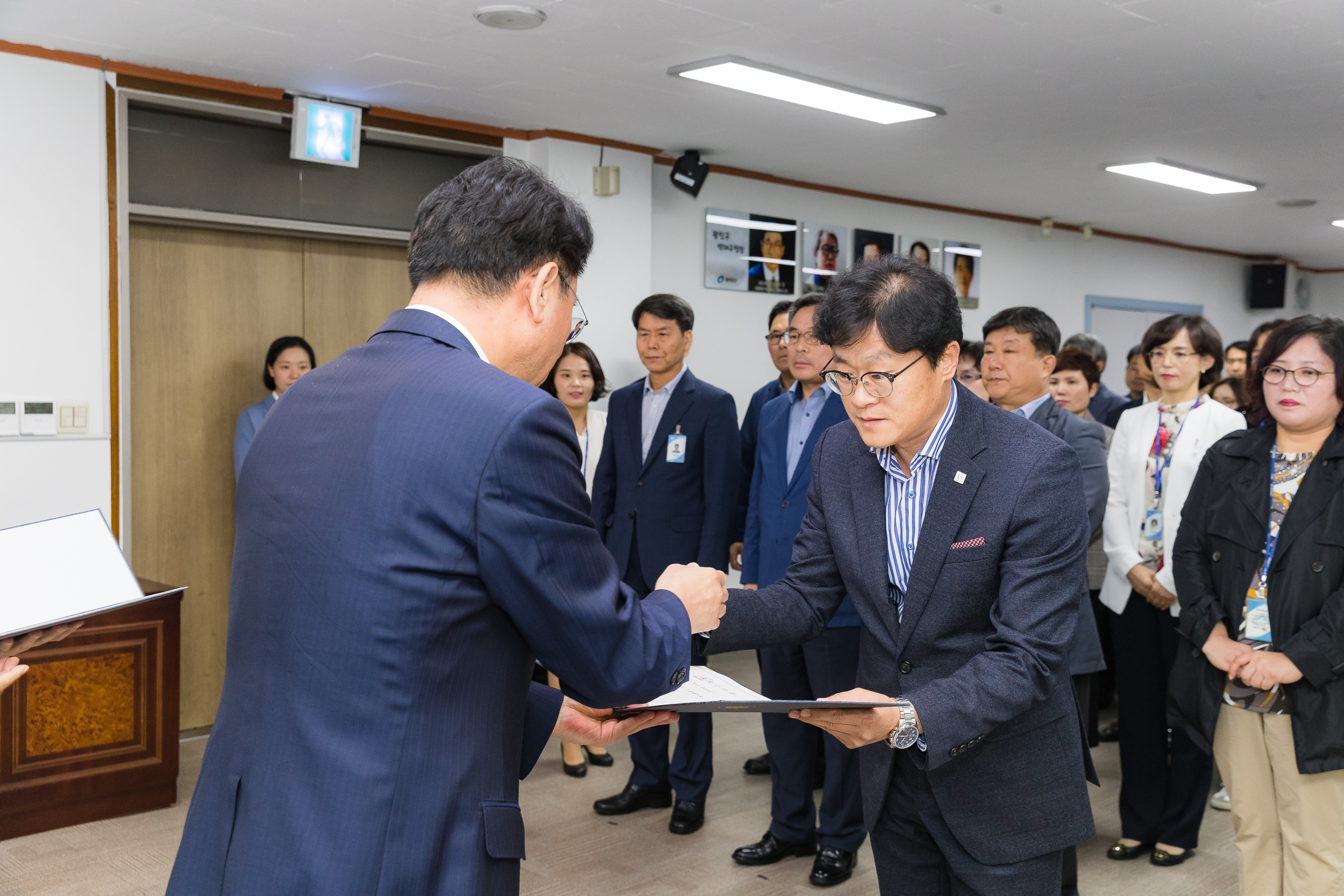 20181005-5급 이하 공무원 임용장 수여식 176175.jpg