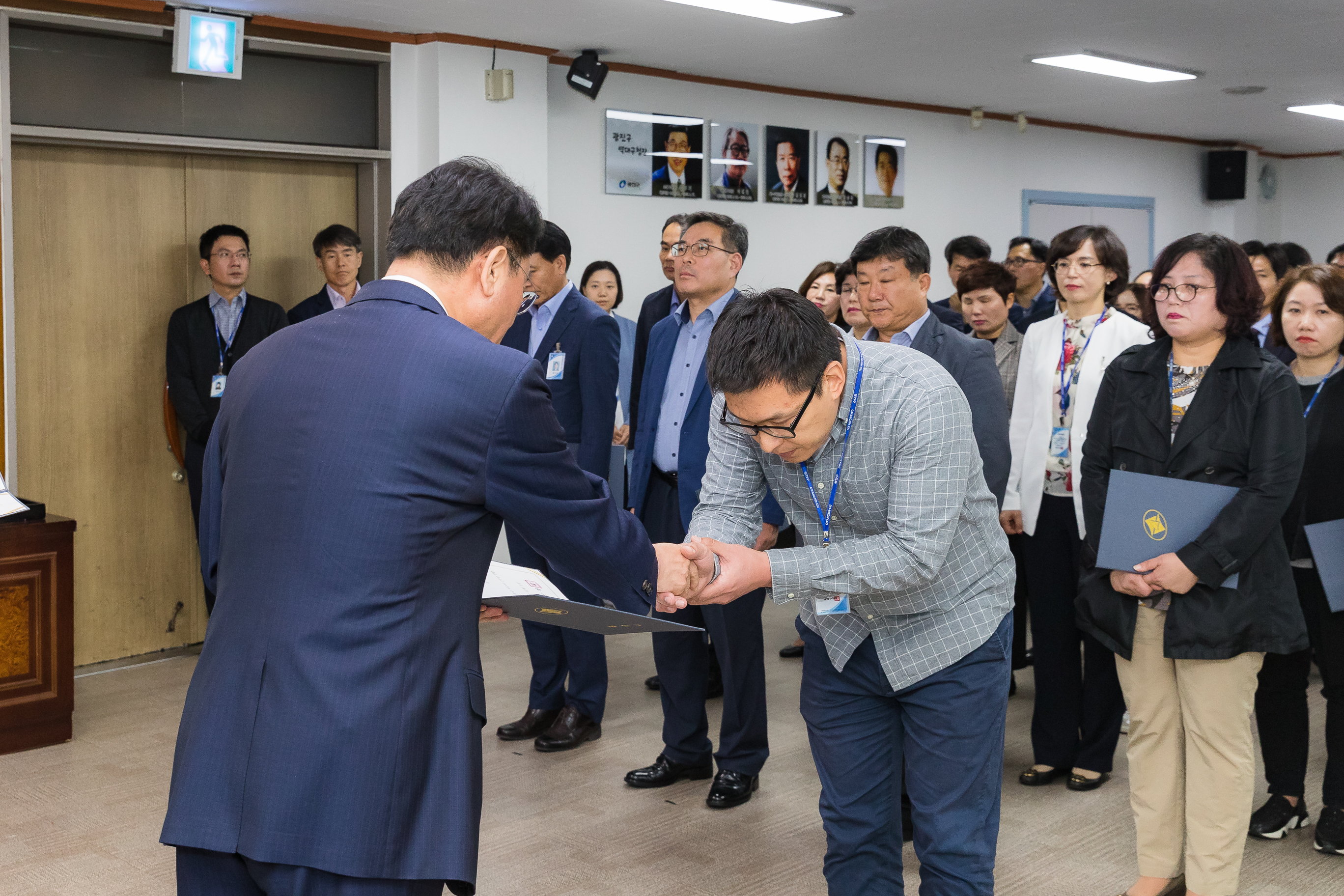 20181005-5급 이하 공무원 임용장 수여식 176388.jpg