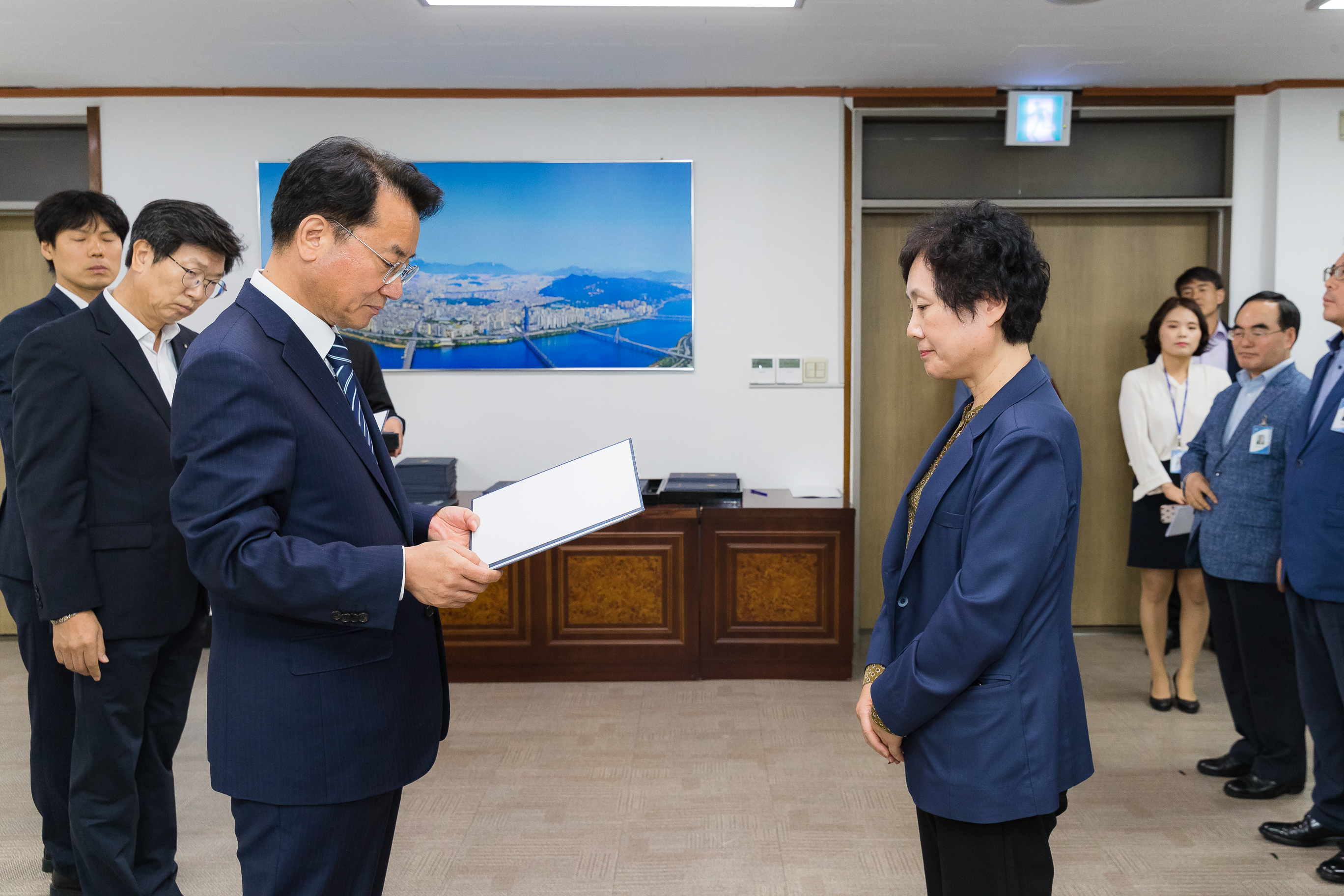 20181005-5급 이하 공무원 임용장 수여식 176182.jpg