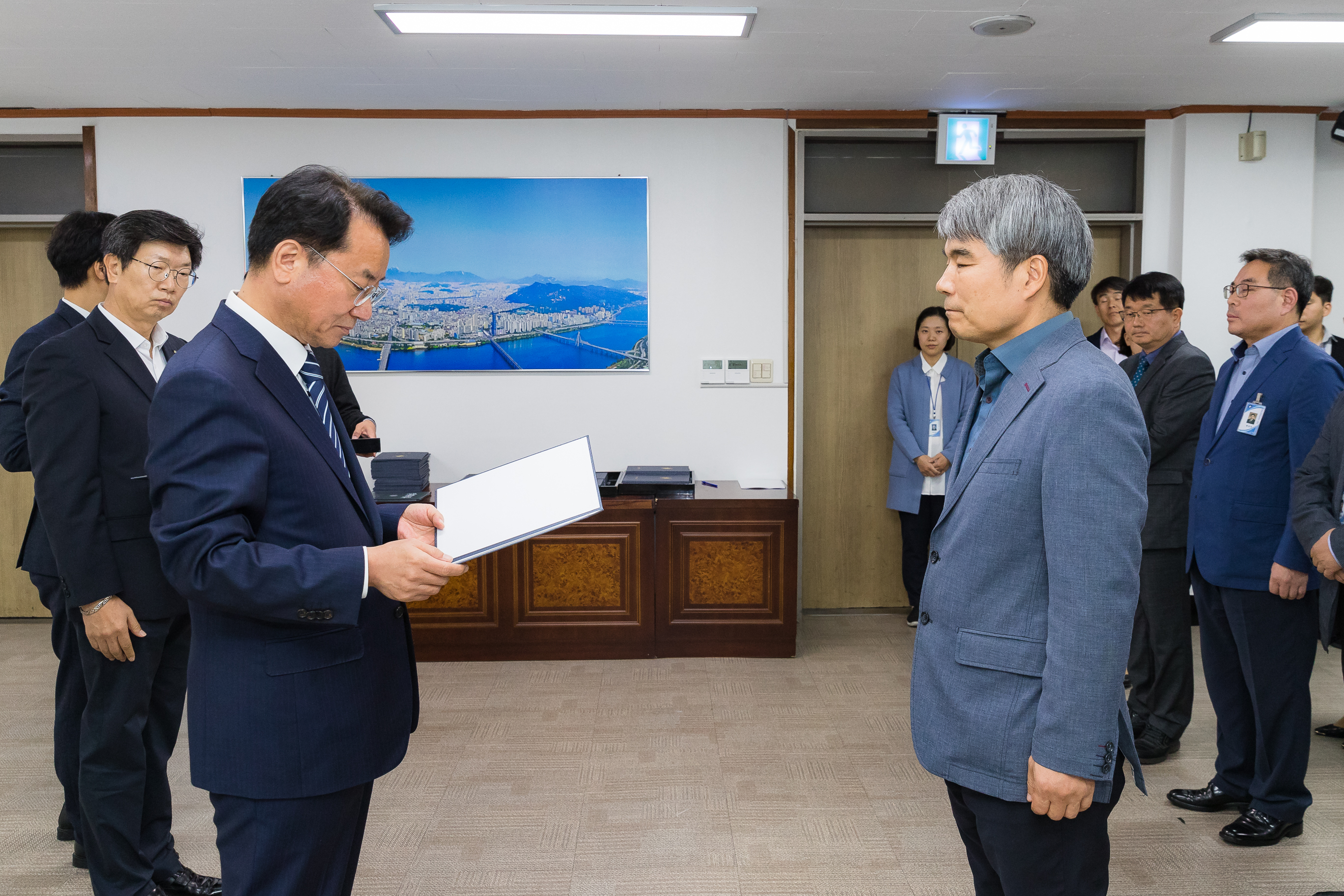 20181005-5급 이하 공무원 임용장 수여식 176188.jpg