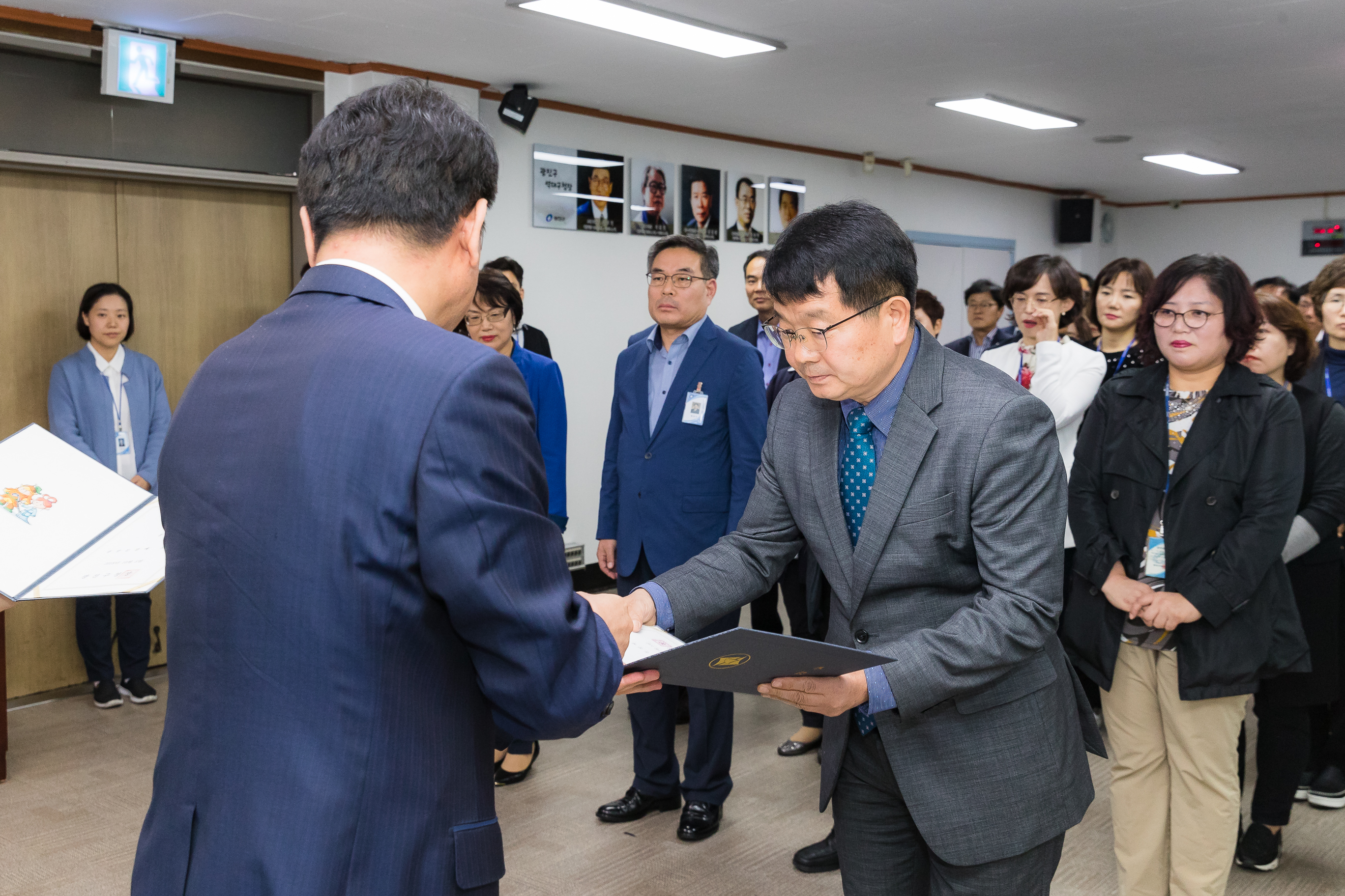 20181005-5급 이하 공무원 임용장 수여식 176192.jpg