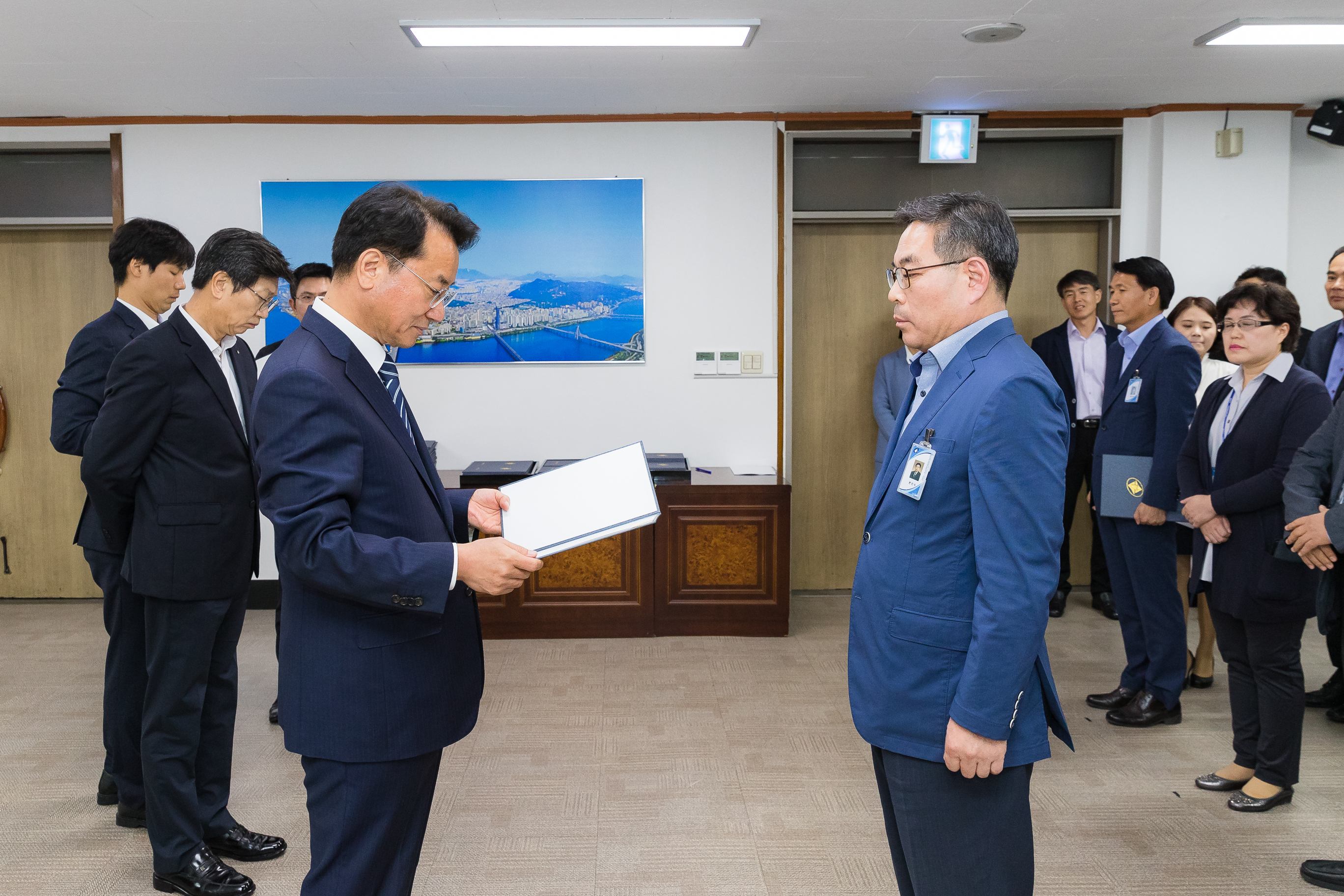 20181005-5급 이하 공무원 임용장 수여식 176197.jpg