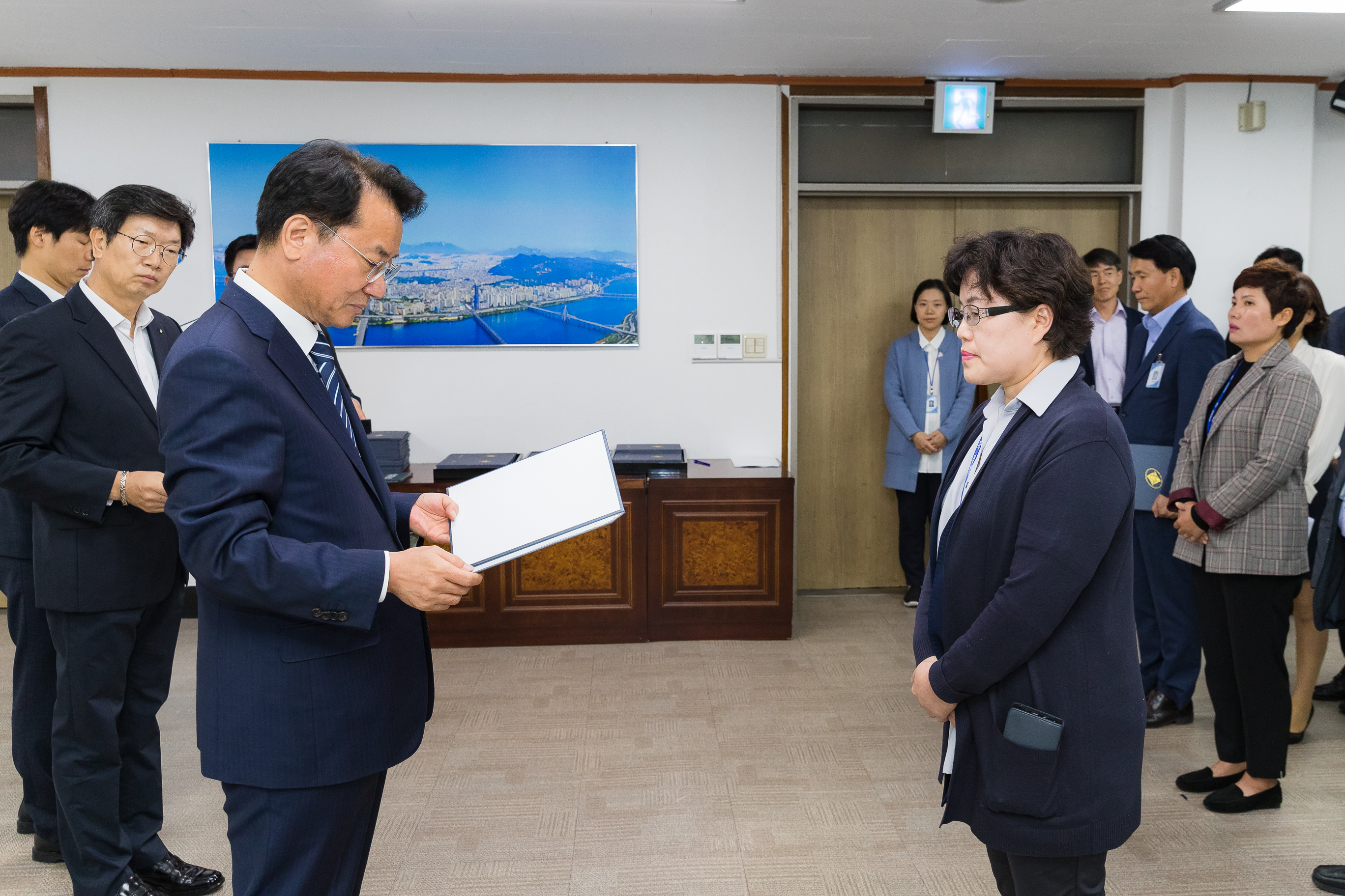 20181005-5급 이하 공무원 임용장 수여식 176199.jpg