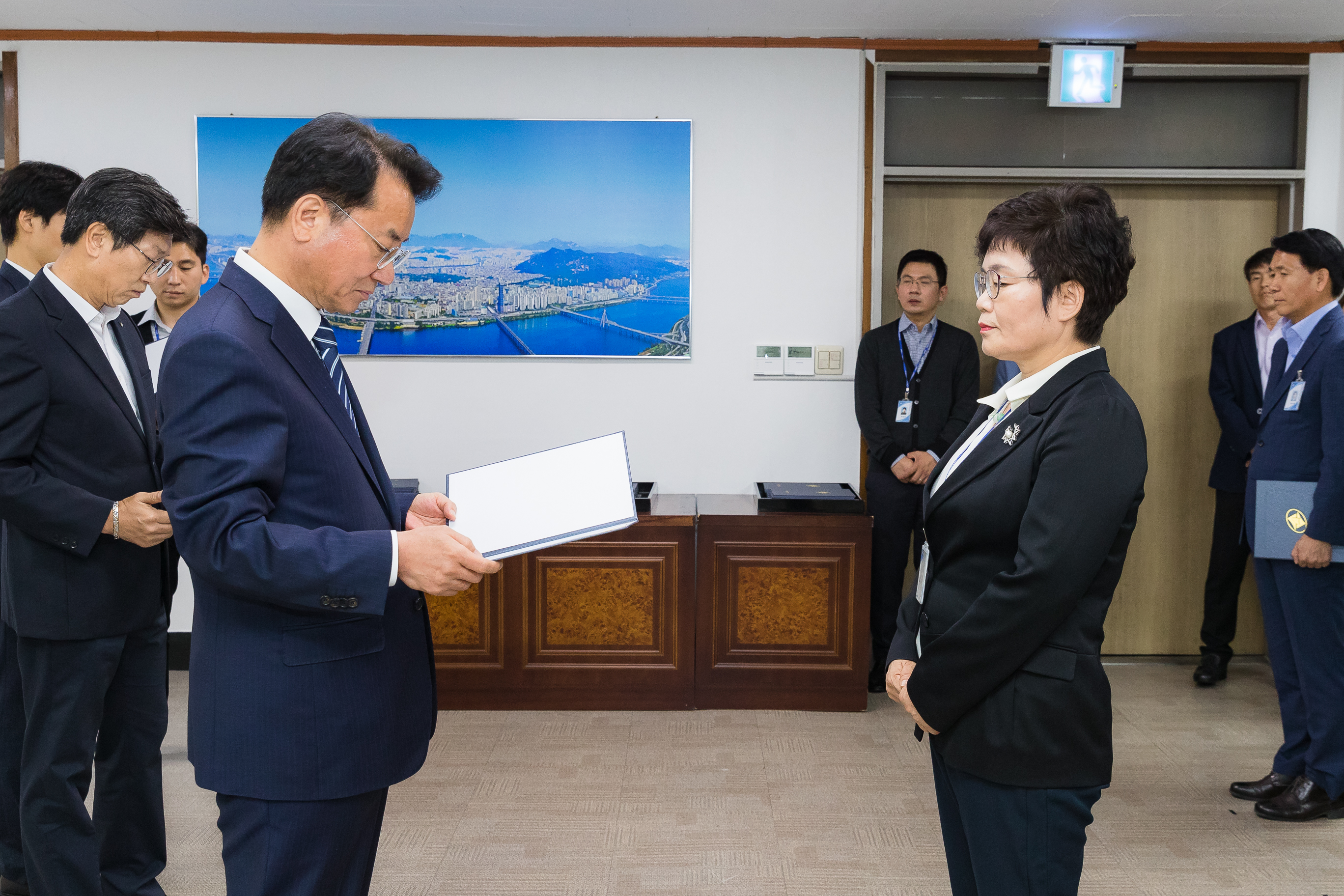 20181005-5급 이하 공무원 임용장 수여식 176210.jpg