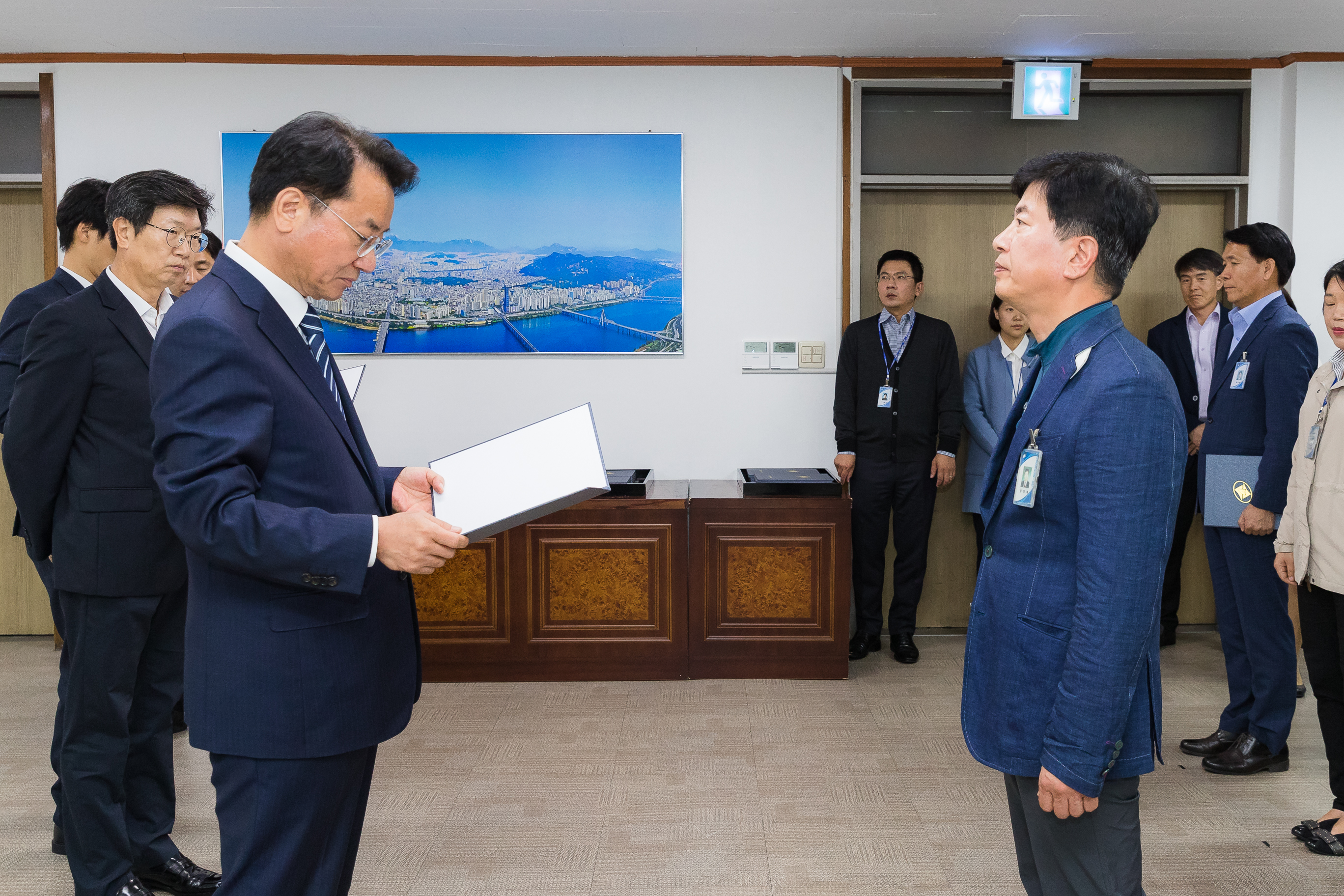 20181005-5급 이하 공무원 임용장 수여식 176212.jpg