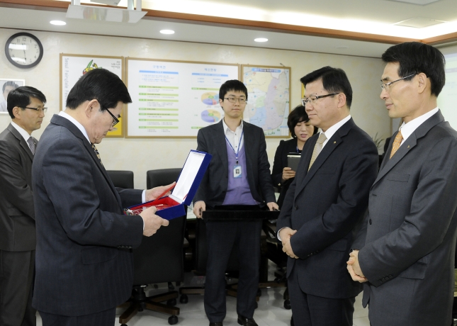 20140117-아차산 해맞이 축제 유공자 감사패 수여 95704.JPG