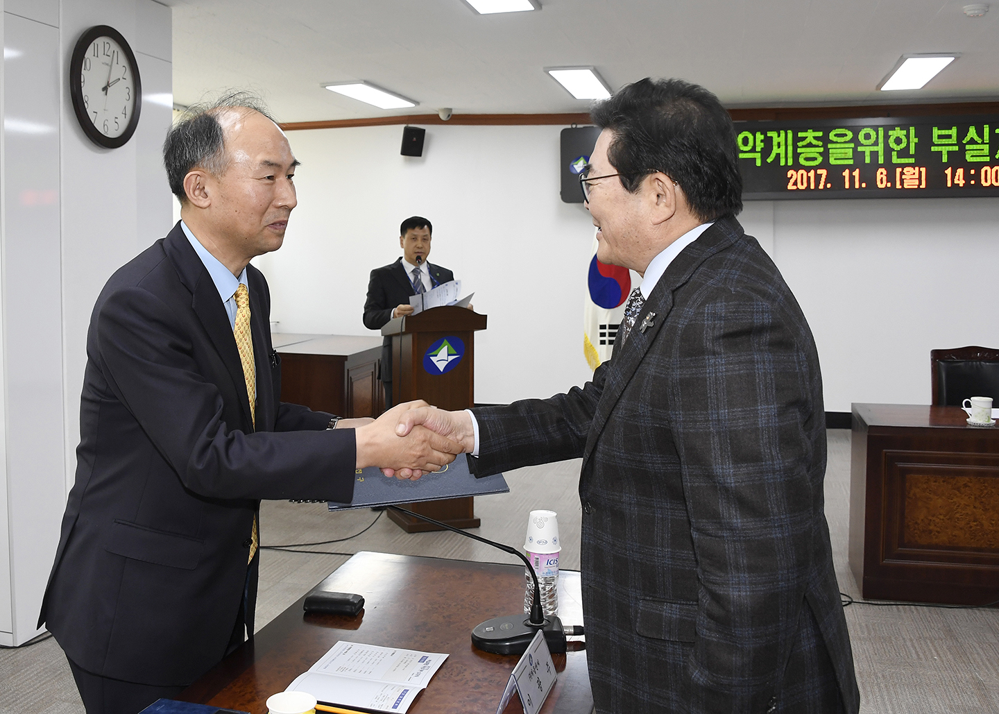 20171106-채무취약계층 장기부실채권 무상소각식 164180.jpg