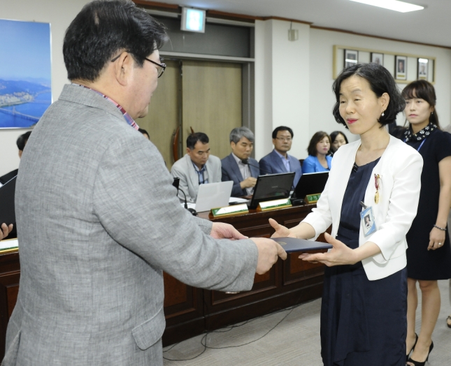 20160721-구동확대간부회의 우수공무원 표창 140792.JPG