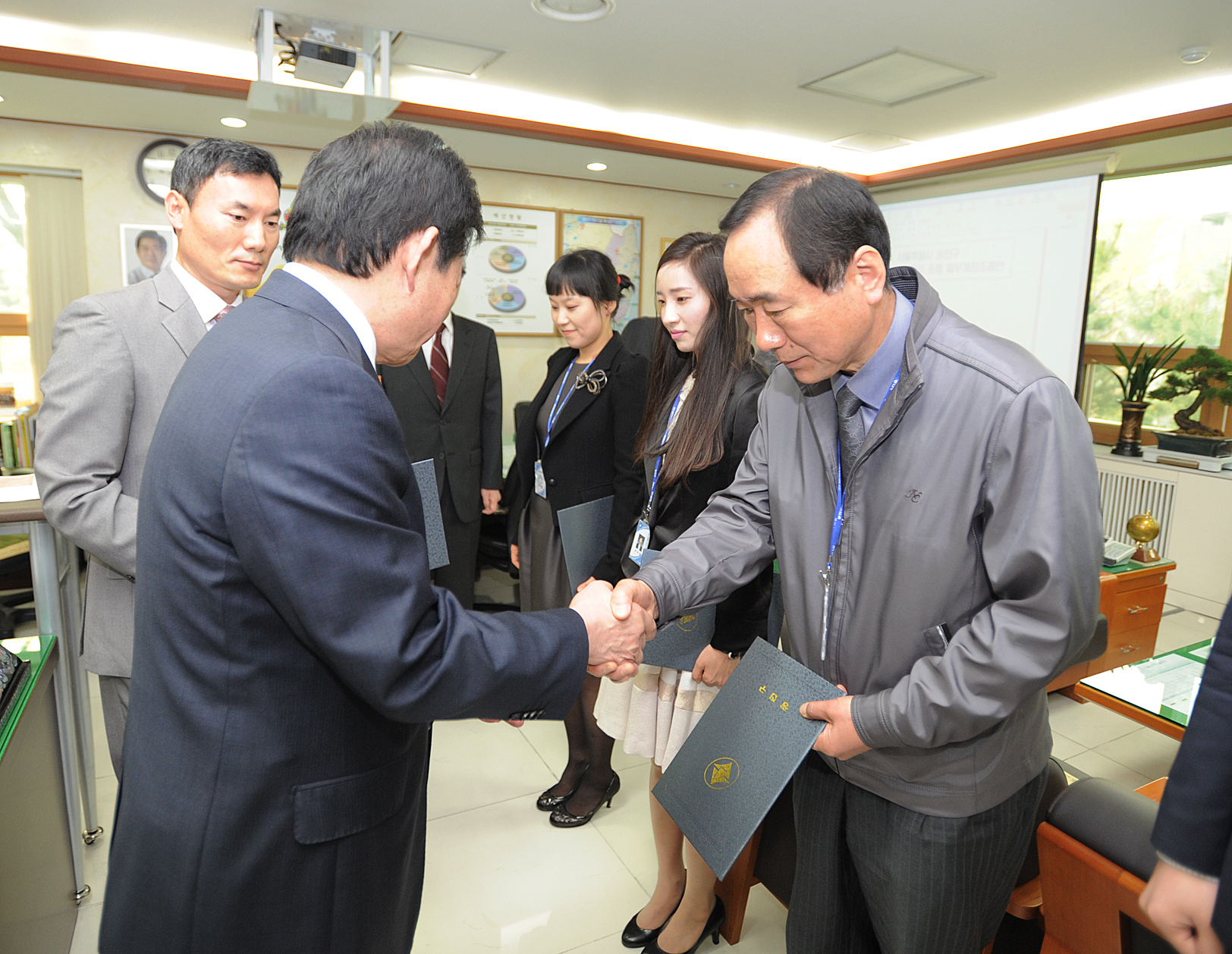 20120424-신규임용 발령장수여 52459.JPG