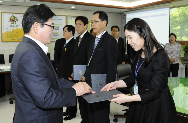 20130531-지방전임계약직공무원 신규임용 임명장 수여 79121.JPG