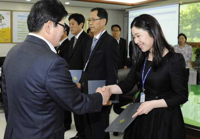 20130531-지방전임계약직공무원 신규임용 임명장 수여 79122.JPG