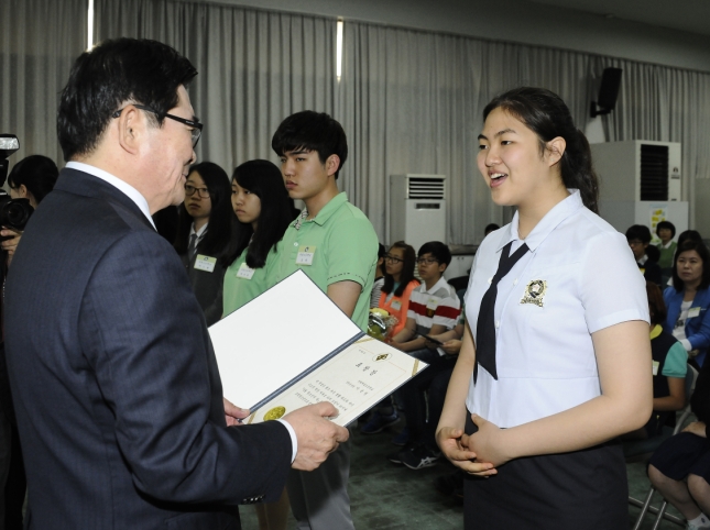 20130522-청소년의 달 기념 모범어린이 및 청소년 표창 78196.JPG