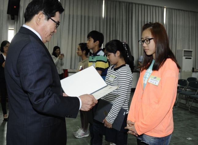 20130522-청소년의 달 기념 모범어린이 및 청소년 표창 78042.JPG