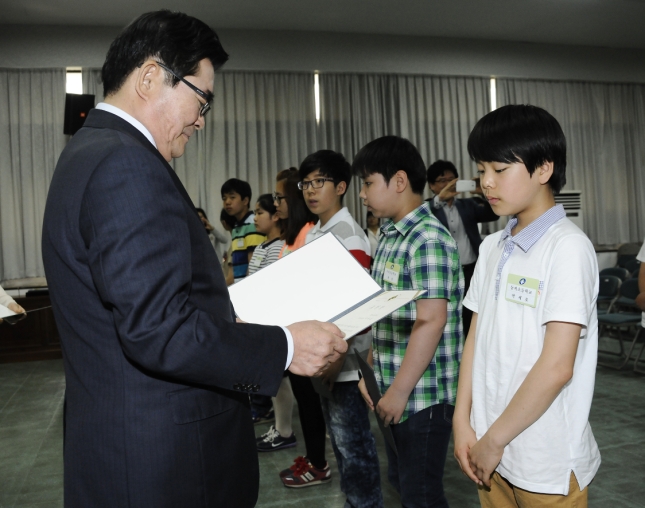 20130522-청소년의 달 기념 모범어린이 및 청소년 표창 78051.JPG