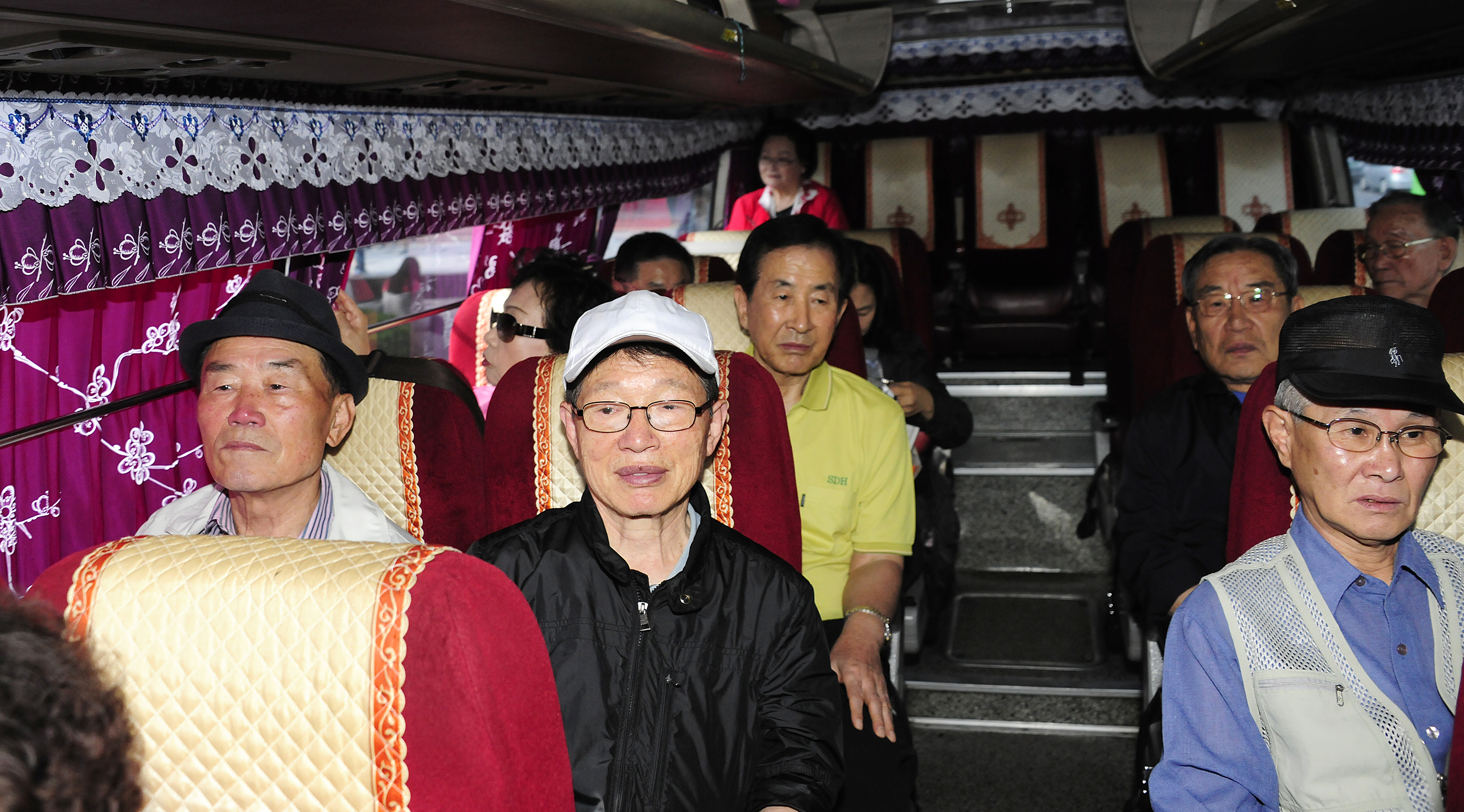 20120515-경로당 지도자 수련회 출발 54032.JPG