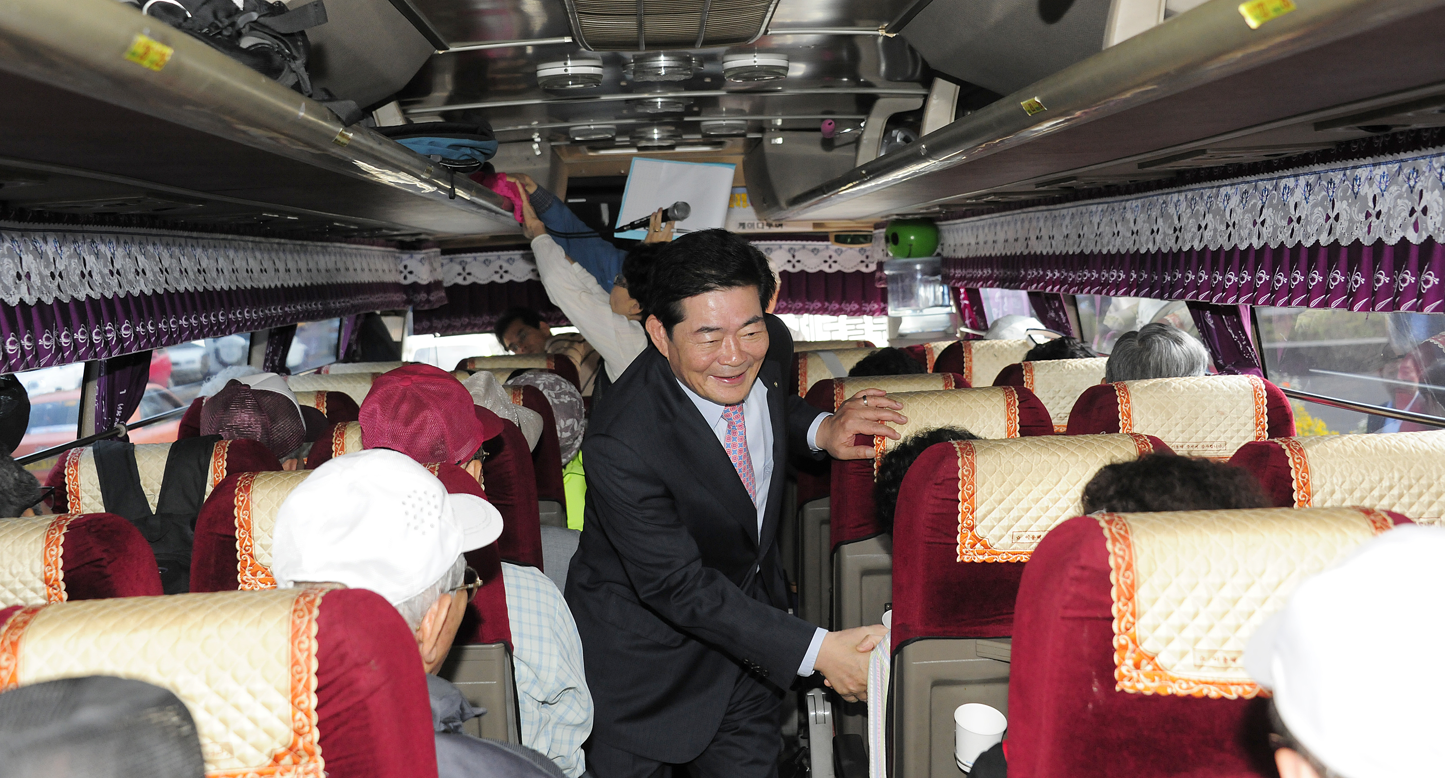 20120515-경로당 지도자 수련회 출발 54033.JPG