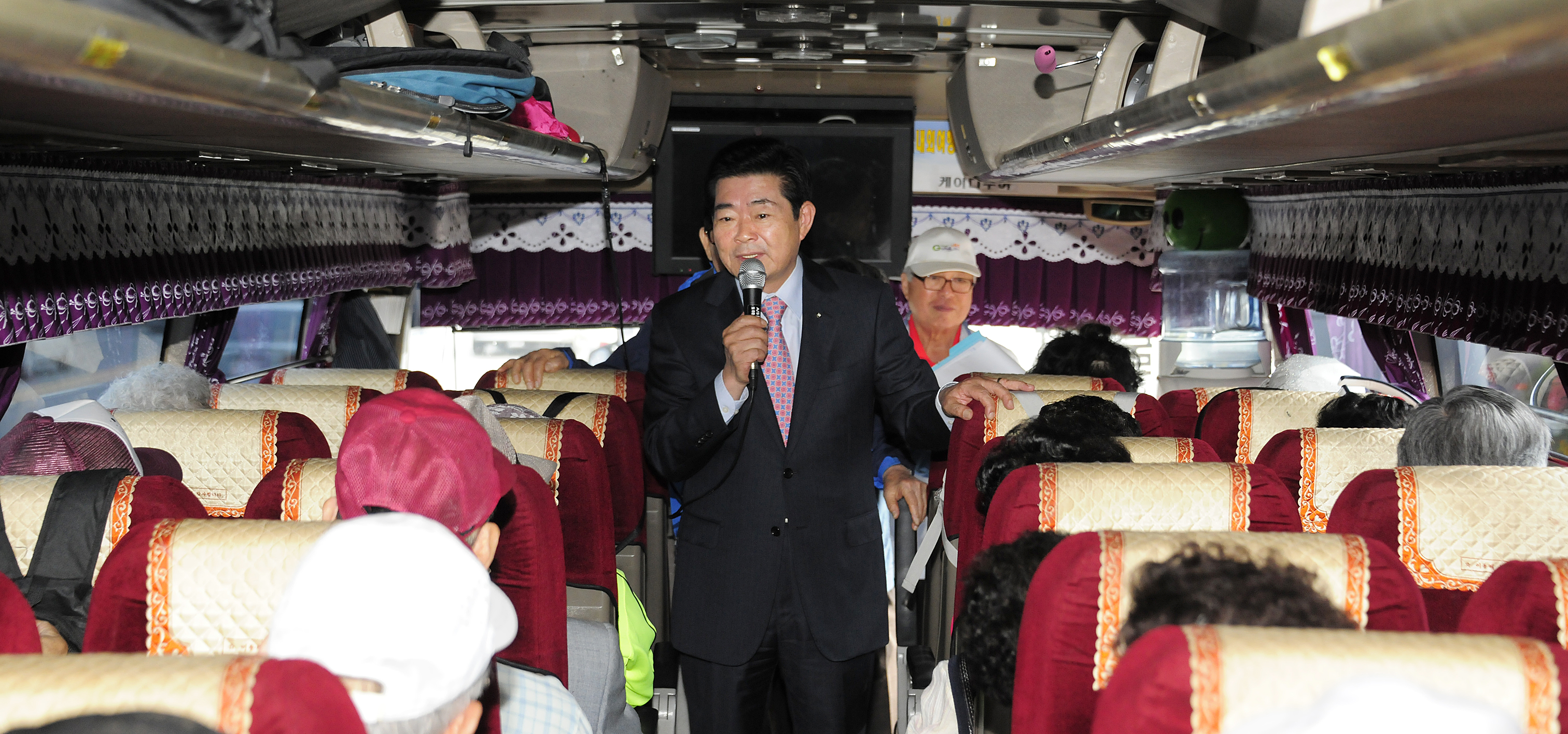 20120515-경로당 지도자 수련회 출발 54036.JPG