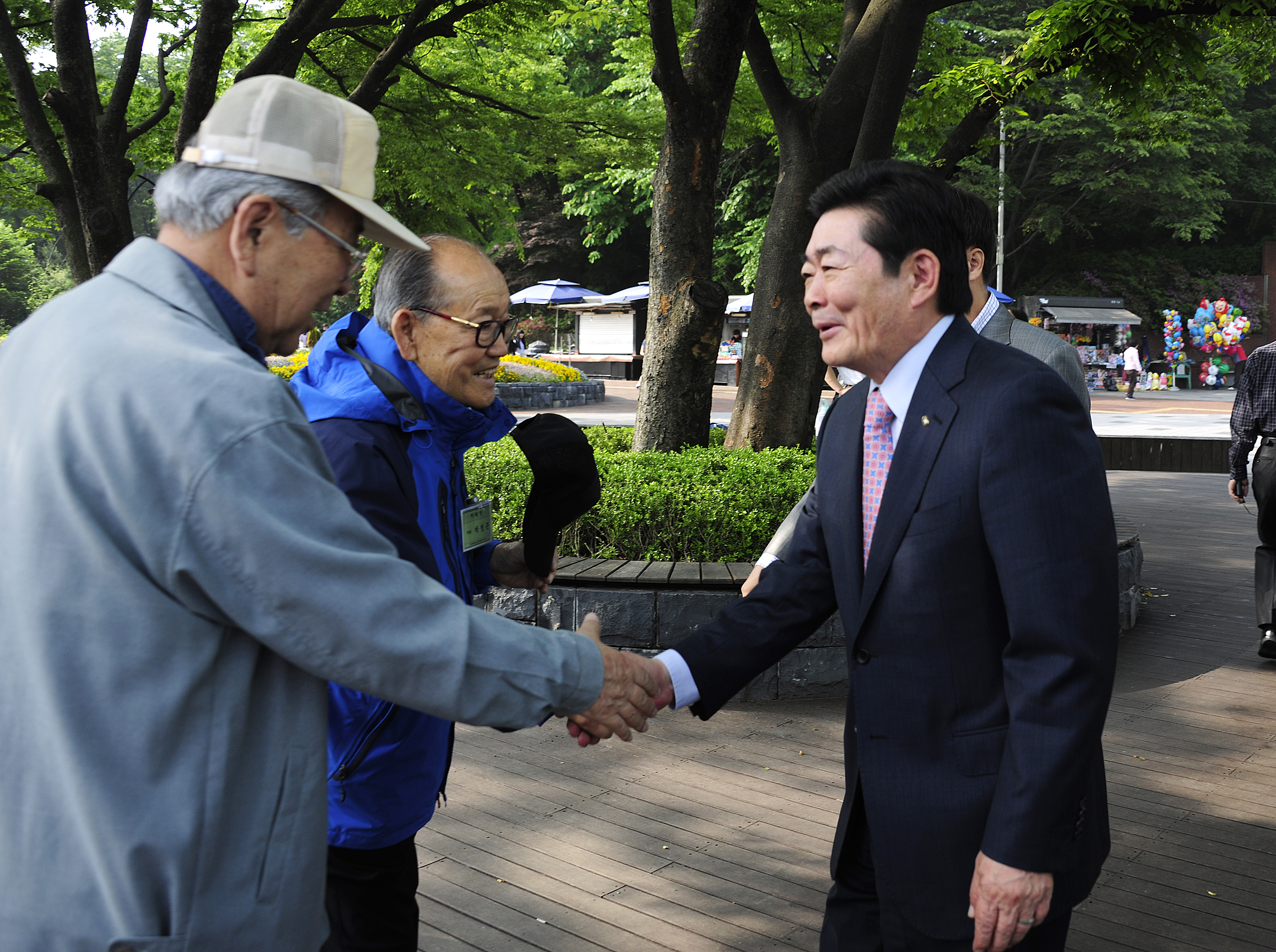 20120515-경로당 지도자 수련회 출발 54026.JPG
