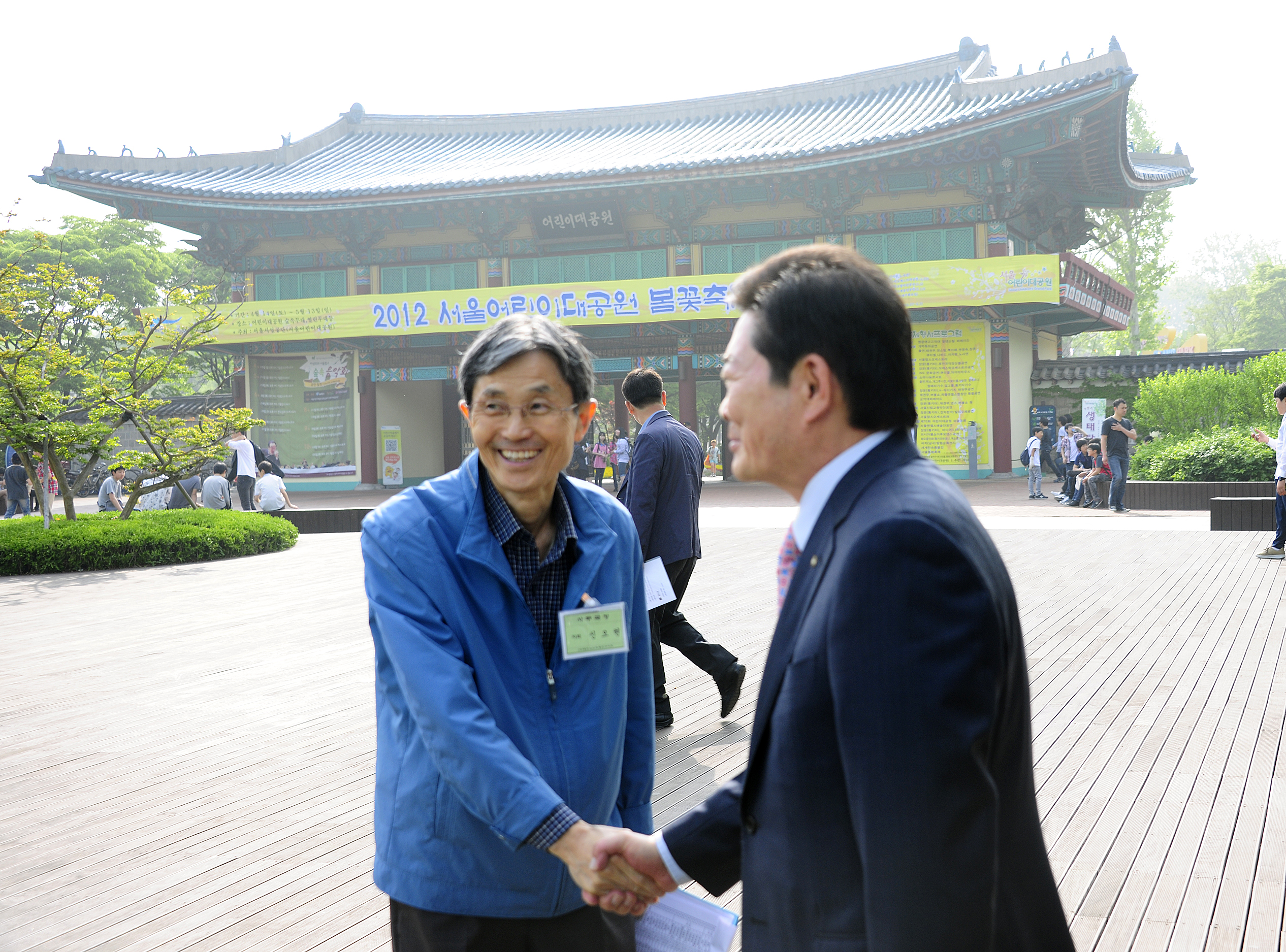 20120515-경로당 지도자 수련회 출발 54028.JPG