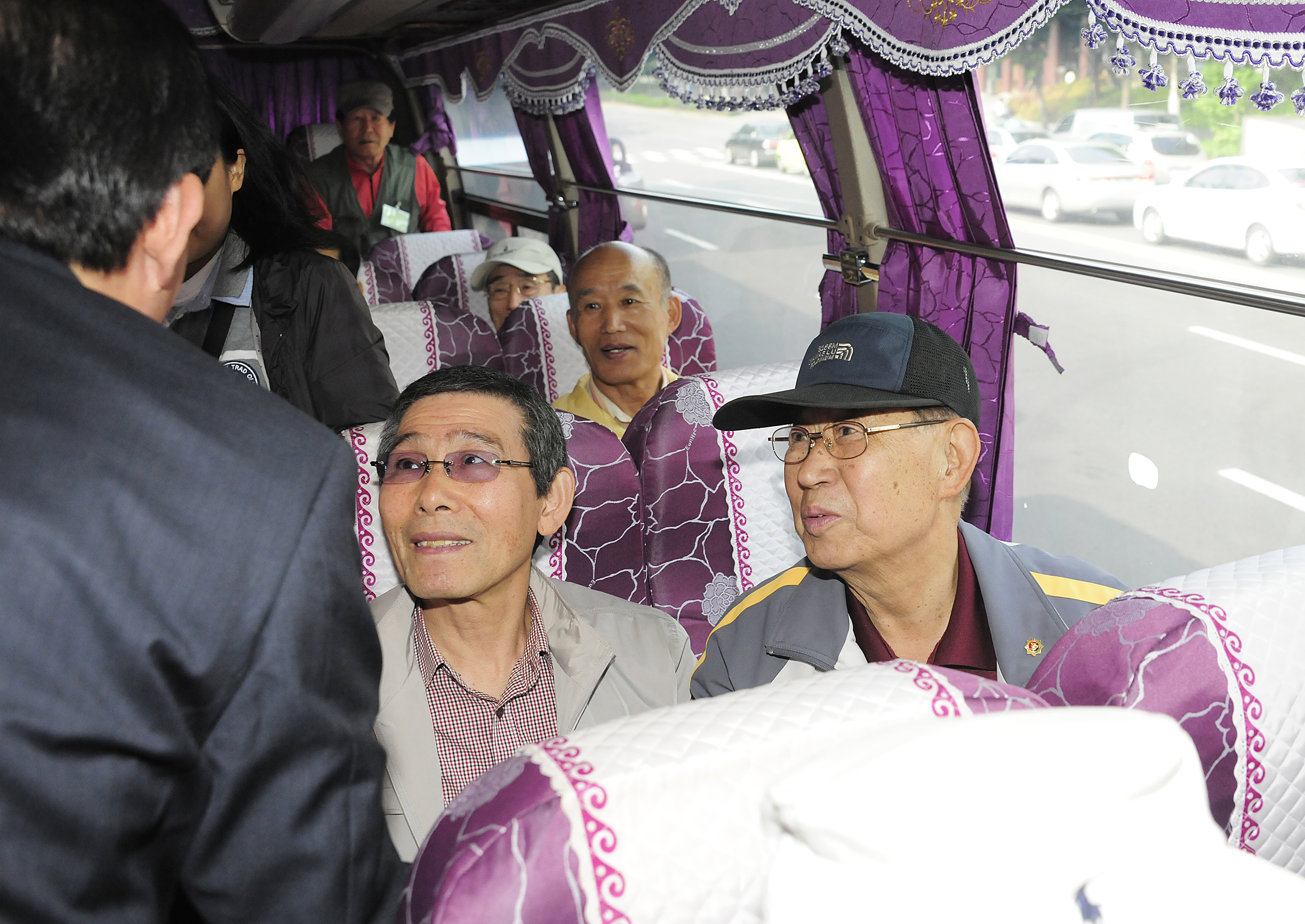 20120515-경로당 지도자 수련회 출발 54031.JPG