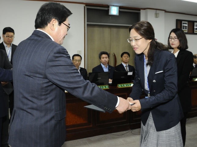 20141016-구 동 확대간부회의 우수공무원 표창 106956.JPG