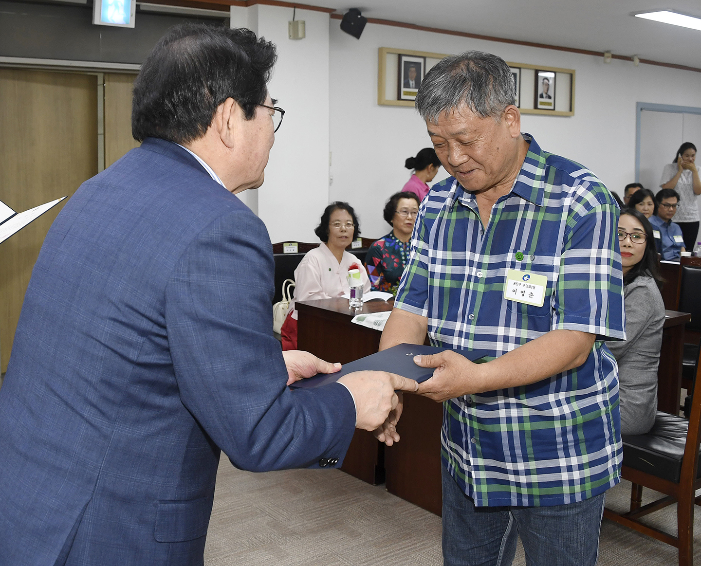 20170829-8월 정기구민표창 수여식 159832.jpg