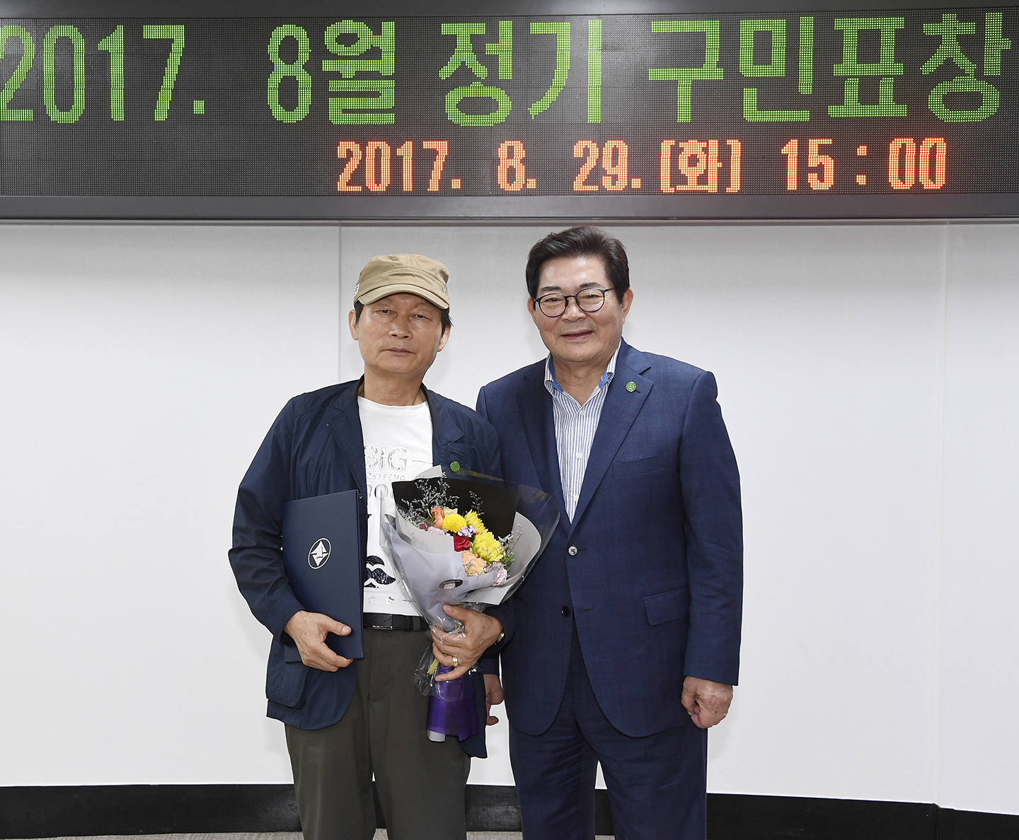 20170829-8월 정기구민표창 수여식 159907.jpg