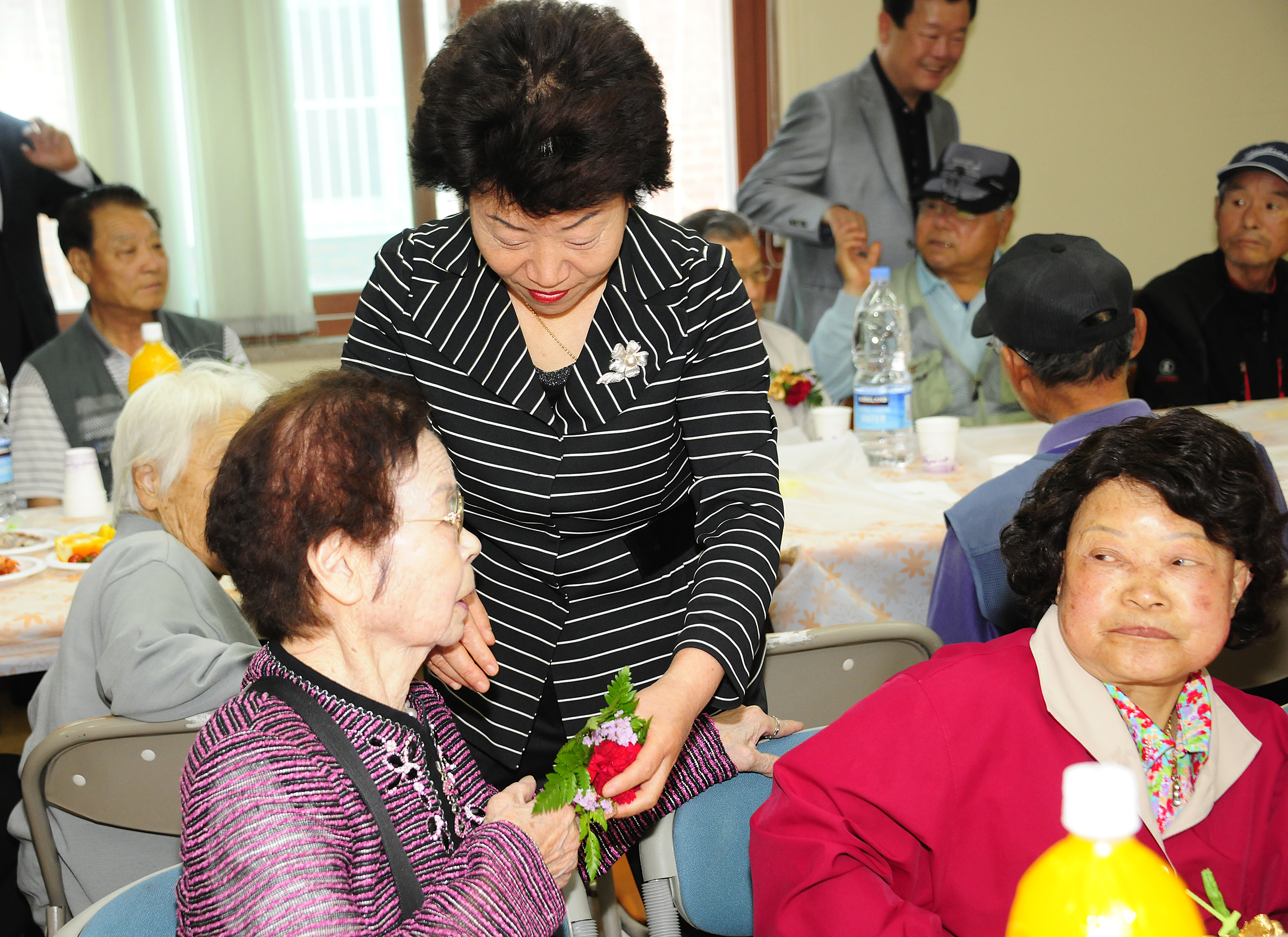 제40회 어버이날 기념 경로잔치 53561.JPG