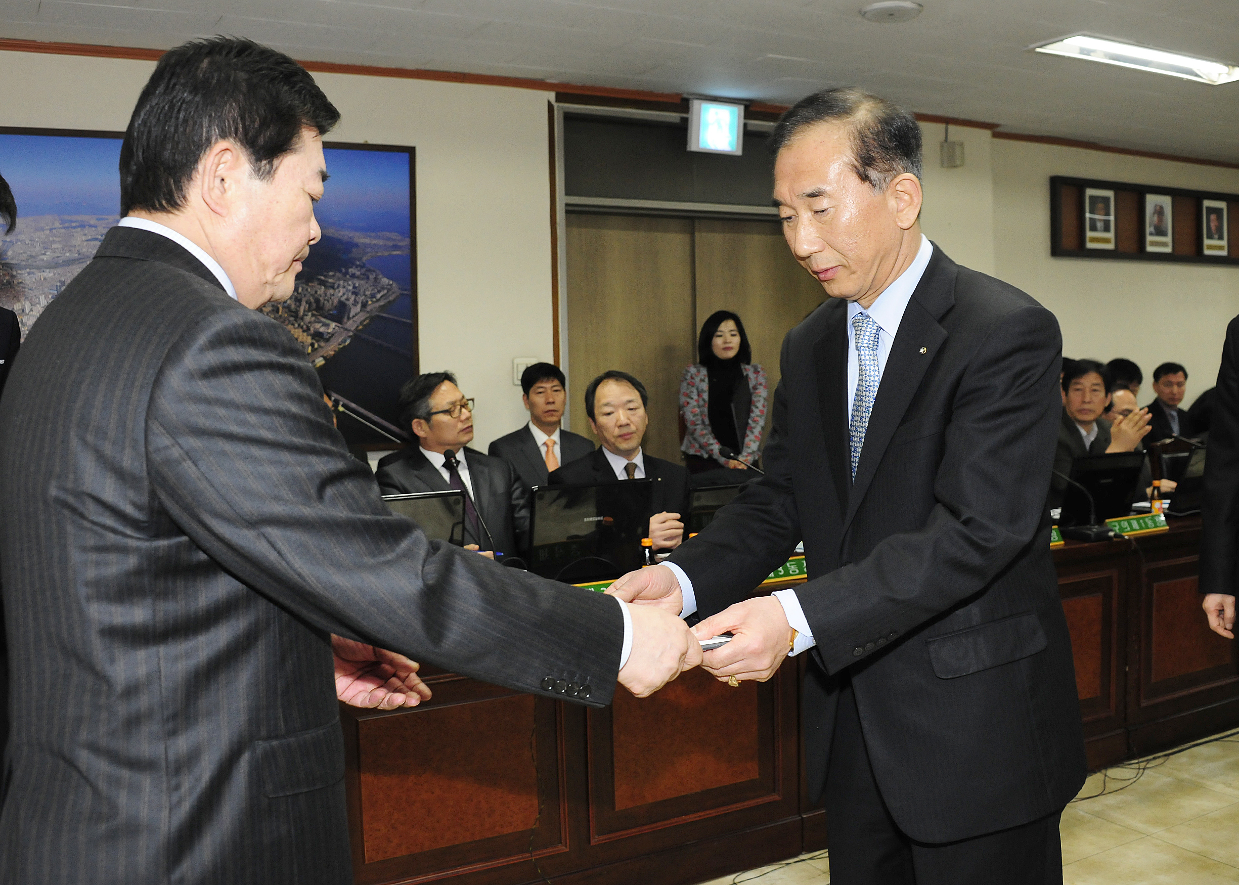 20120322-구 동 확대간부회의 표창 전수 51382.JPG