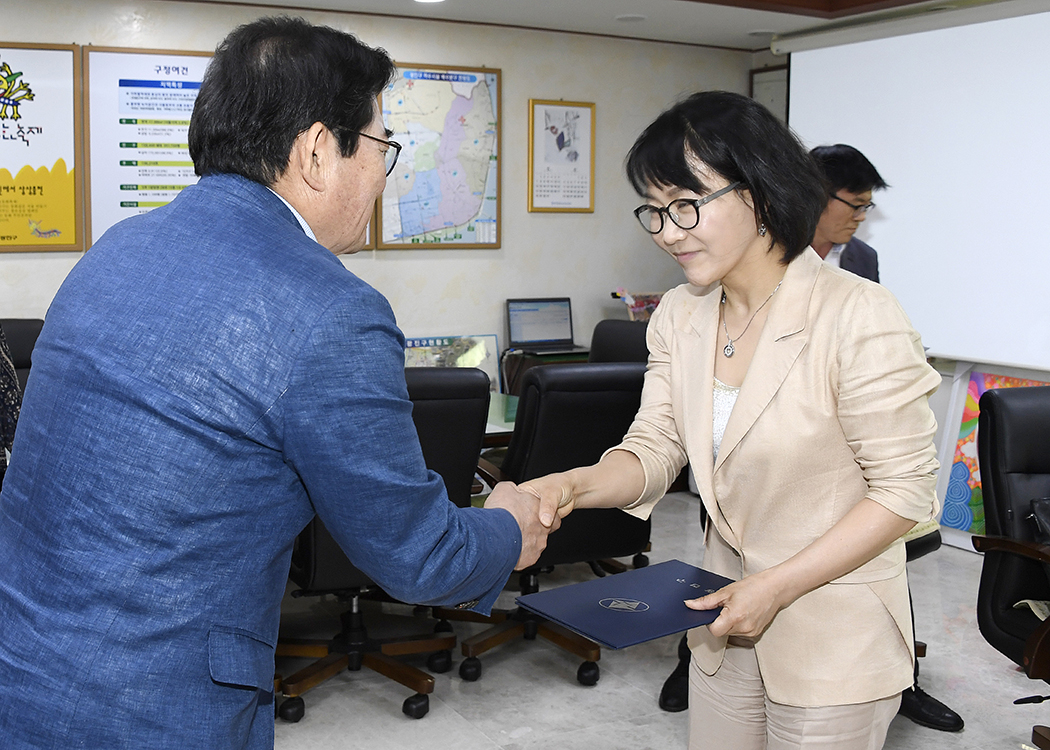 20170608-구의1동 복합청사 설계공모 당선자 시상 156616.jpg