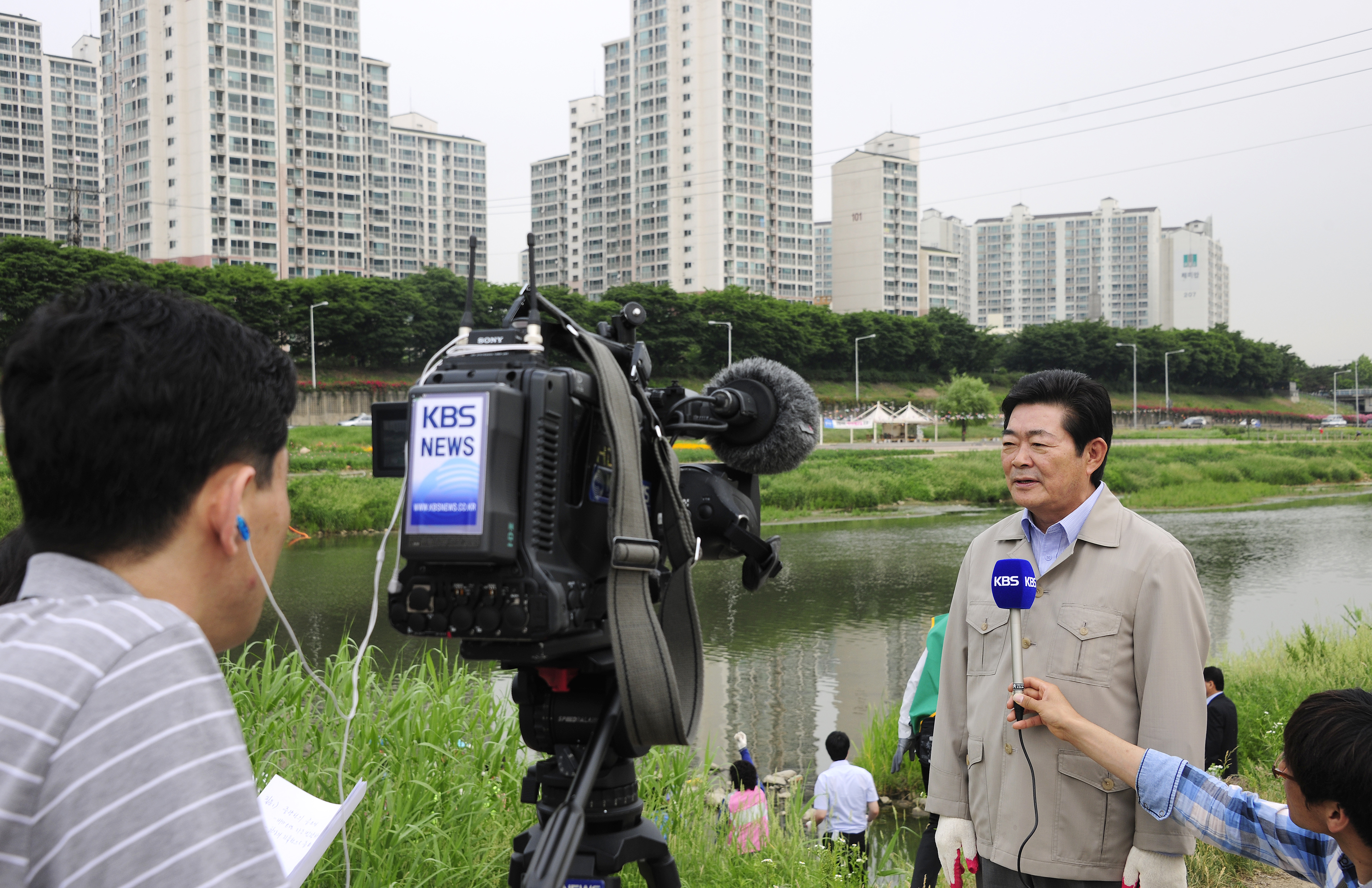 20120529-중랑천 위해식물 제거 및 콩심기 행사 55269.JPG