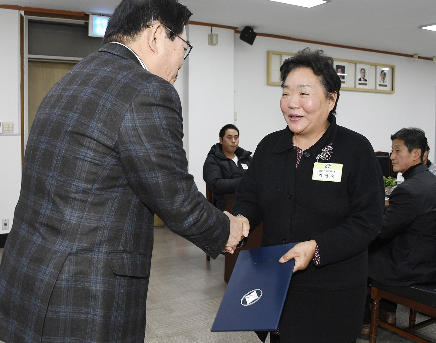 20171128-11월 정기구민표창 수여 165402.jpg