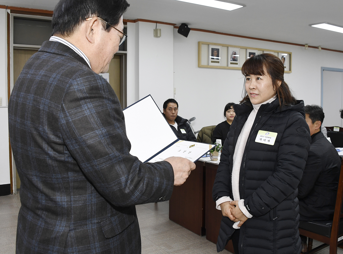 20171128-11월 정기구민표창 수여 165403.jpg