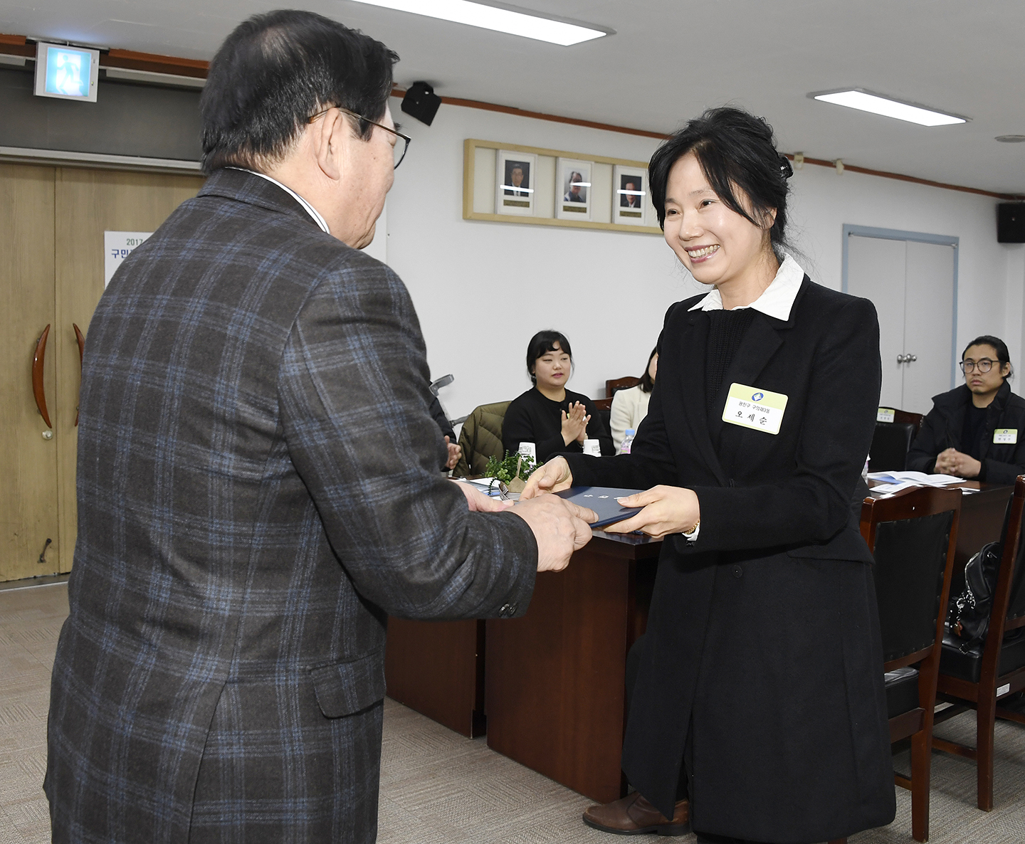 20171128-11월 정기구민표창 수여 165410.jpg