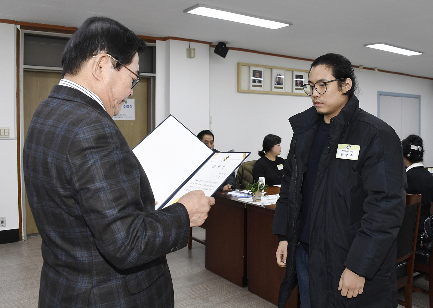 20171128-11월 정기구민표창 수여 165415.jpg