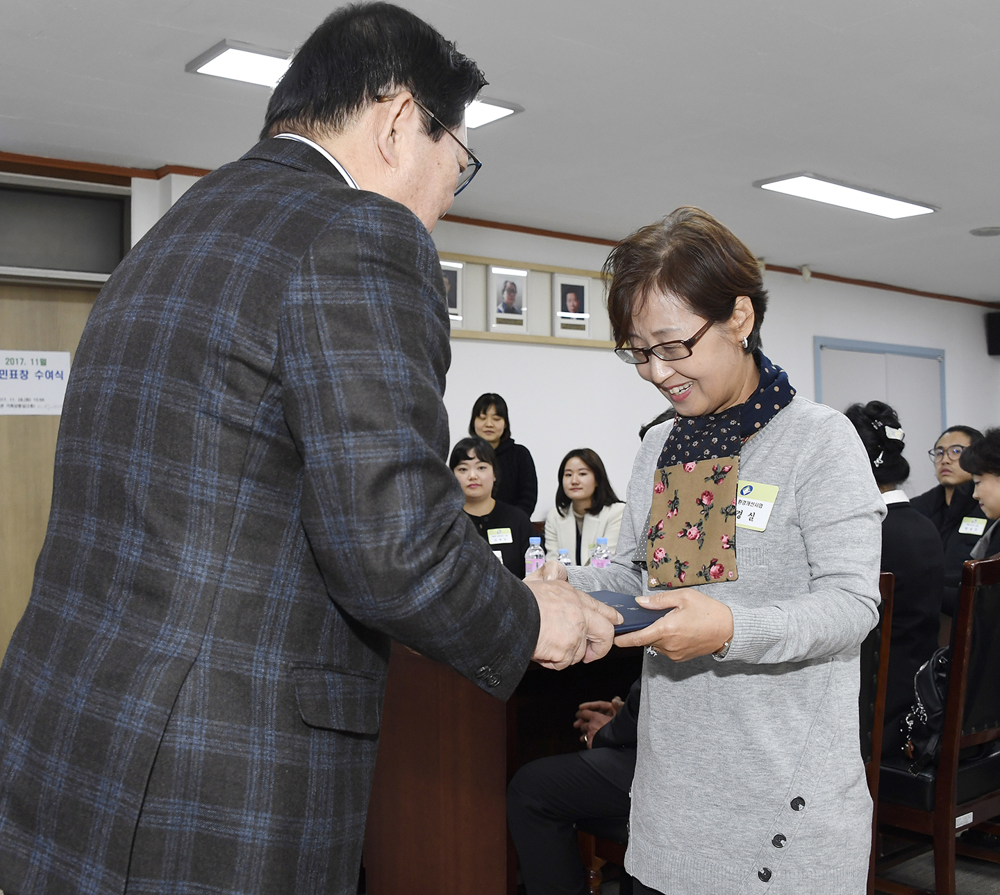 20171128-11월 정기구민표창 수여 165419.jpg