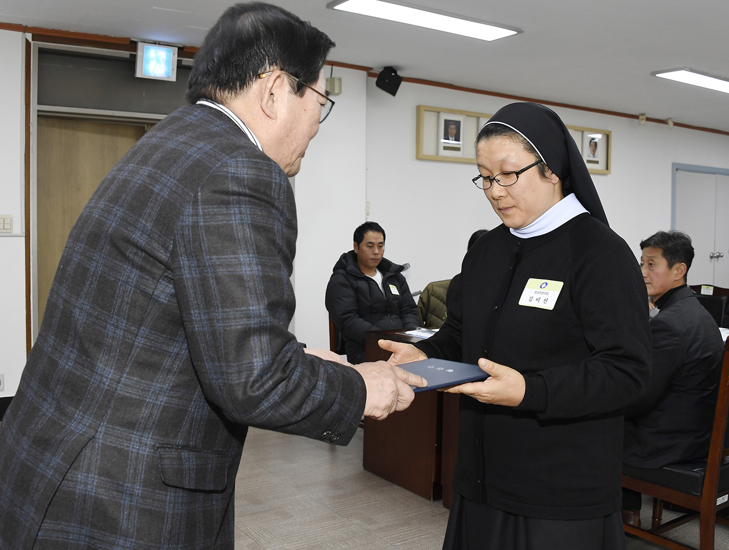 20171128-11월 정기구민표창 수여 165385.jpg