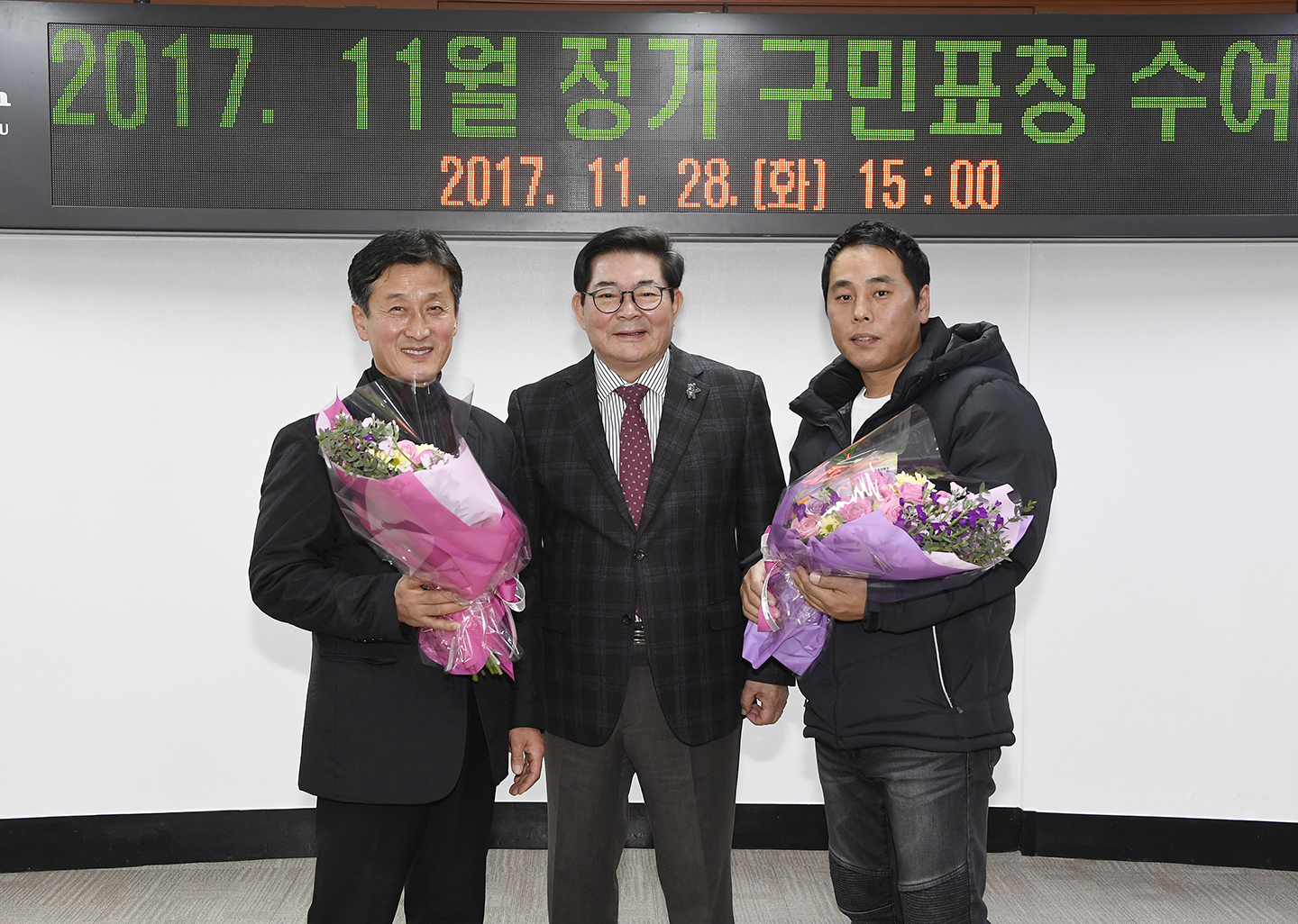 20171128-11월 정기구민표창 수여 165450.jpg