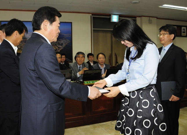 20120517-구 동 확대간부회의 표창 54284.JPG