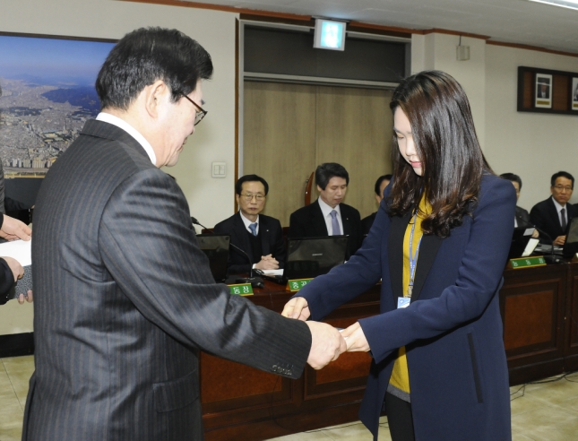 20140220-구동 확대간부회의 우수공무원 표장수여 96930.JPG