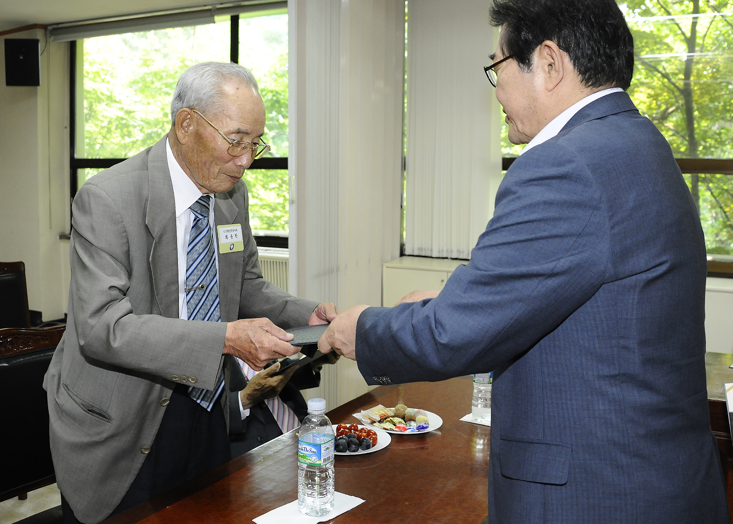 20140630-호국보훈의 달 모범 국가유공자 표창 수여식 101055.JPG