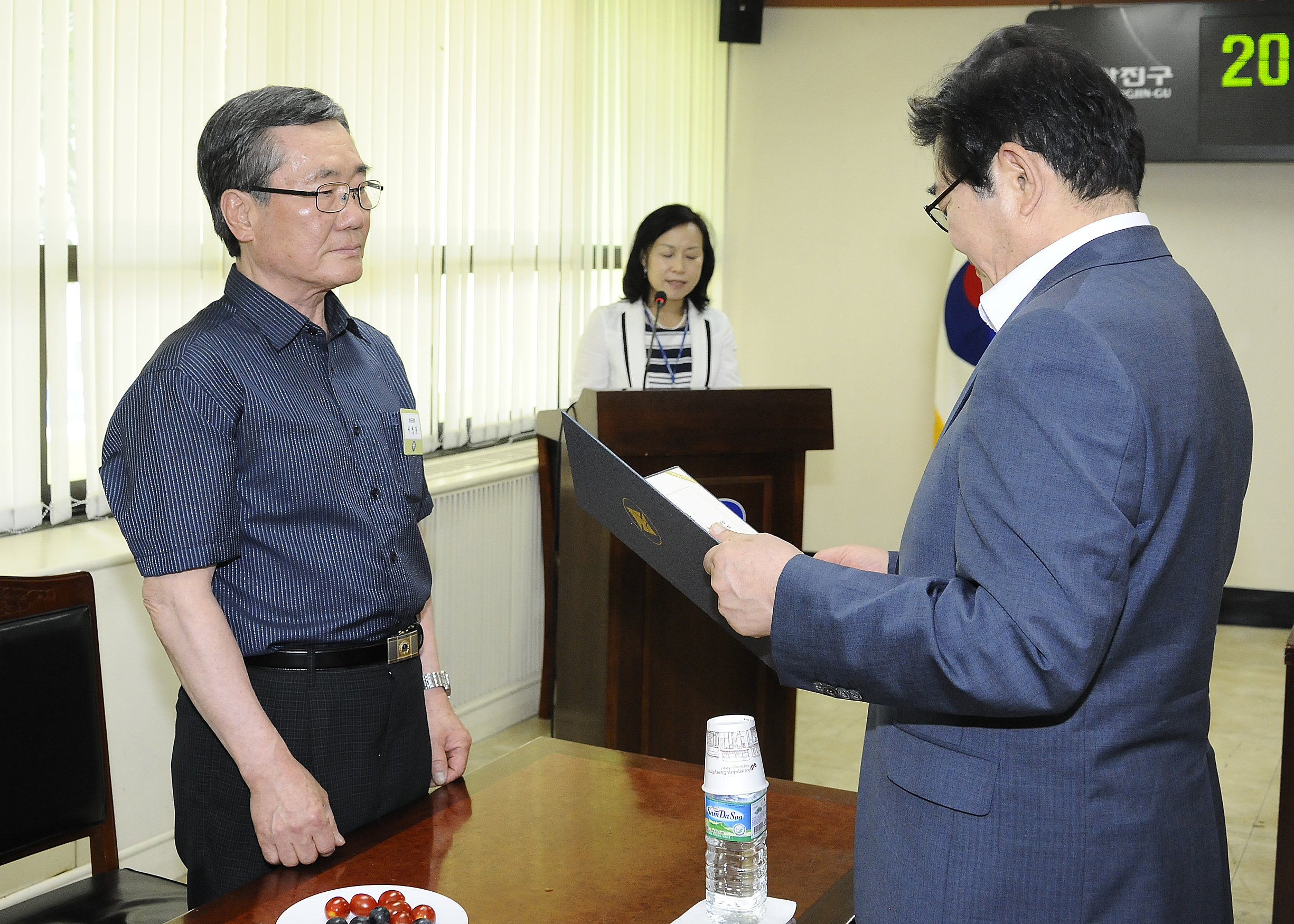 20140630-호국보훈의 달 모범 국가유공자 표창 수여식 101028.JPG