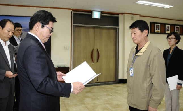 20120928-7급이하 공무원승진 및 전보 발령장 수여 62121.JPG