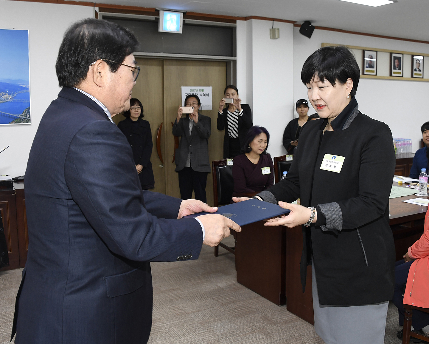 20171023-10월 정기 구민표창 수여 162905.jpg