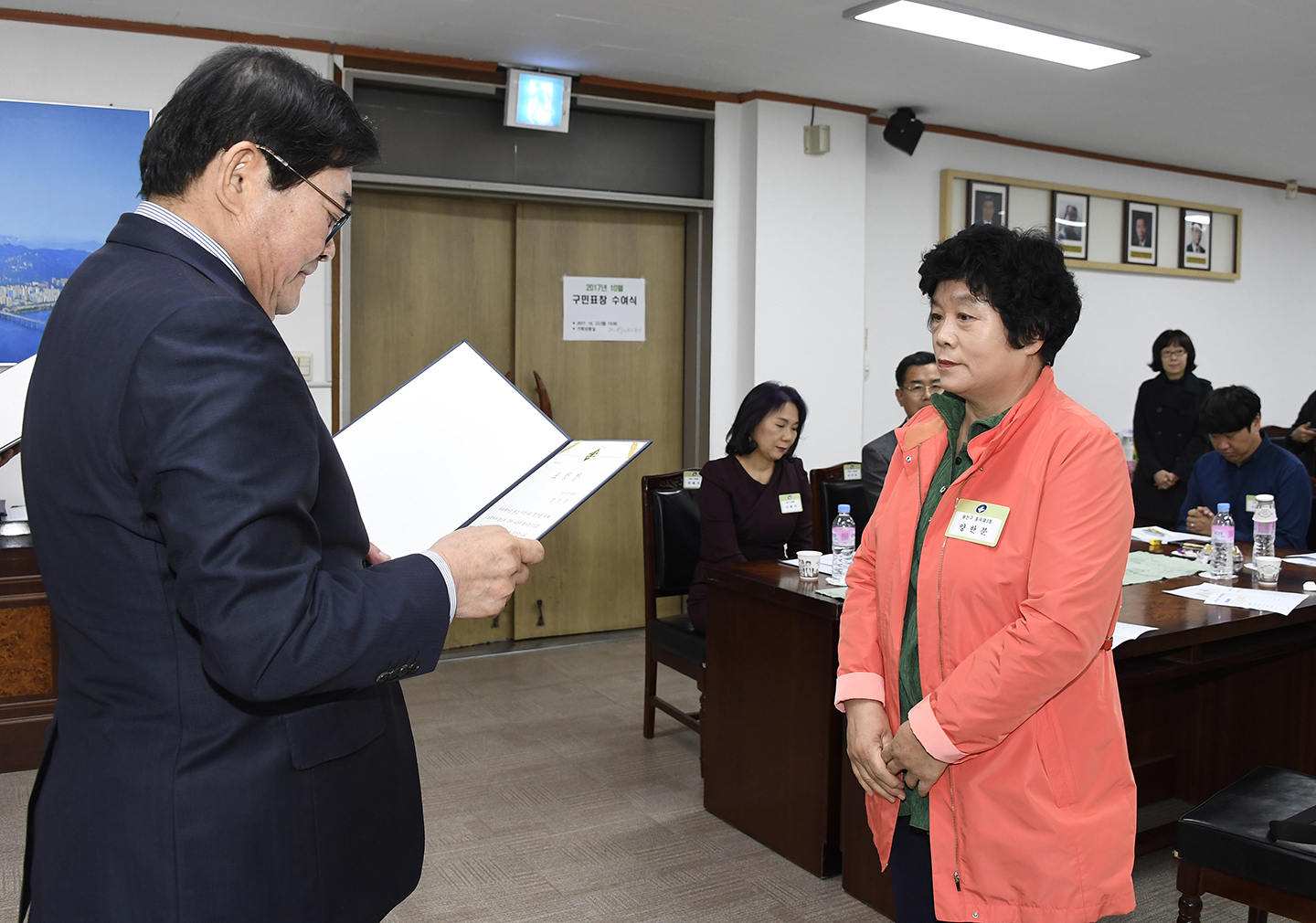 20171023-10월 정기 구민표창 수여 162915.jpg