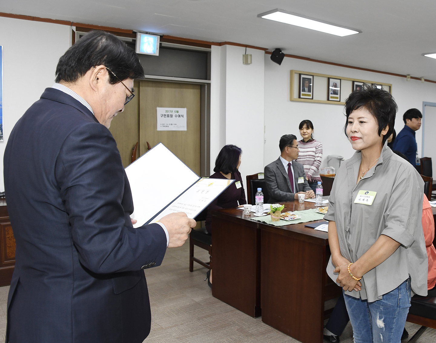 20171023-10월 정기 구민표창 수여 162921.jpg